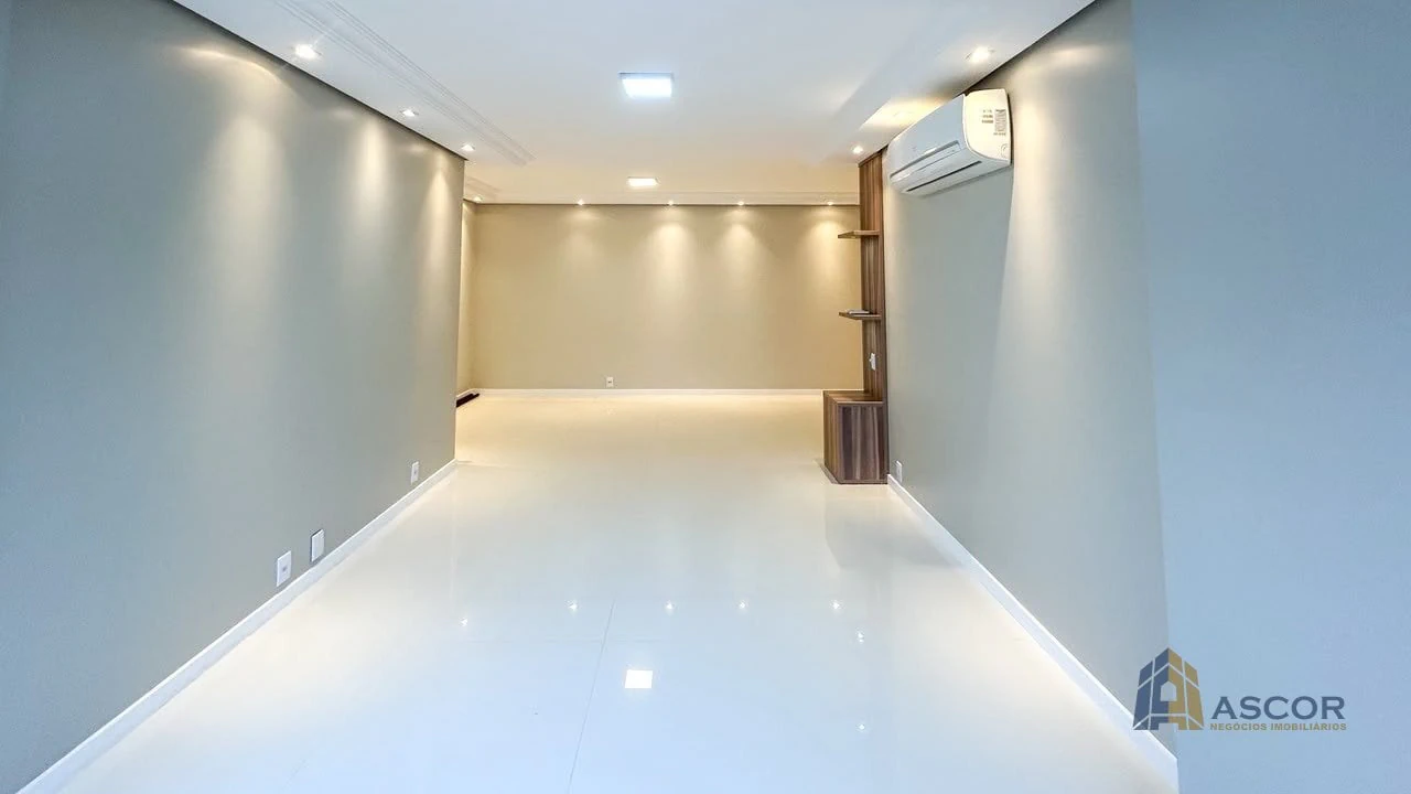 3-bedroom apartment with a bathtub in Florianópolis — photo 23