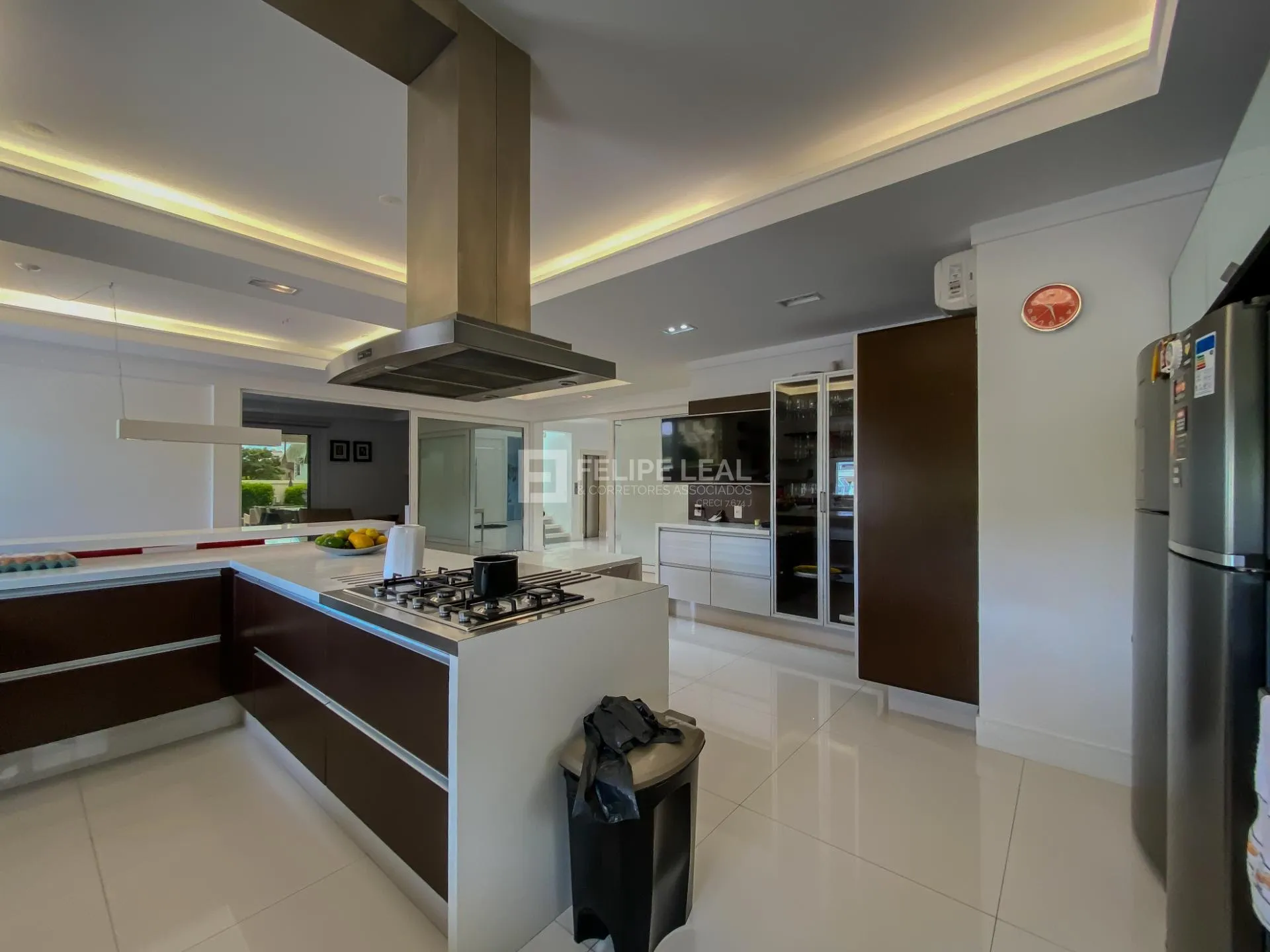 Casa em condomínio com 9 dormitórios e 8 suítes — photo 56