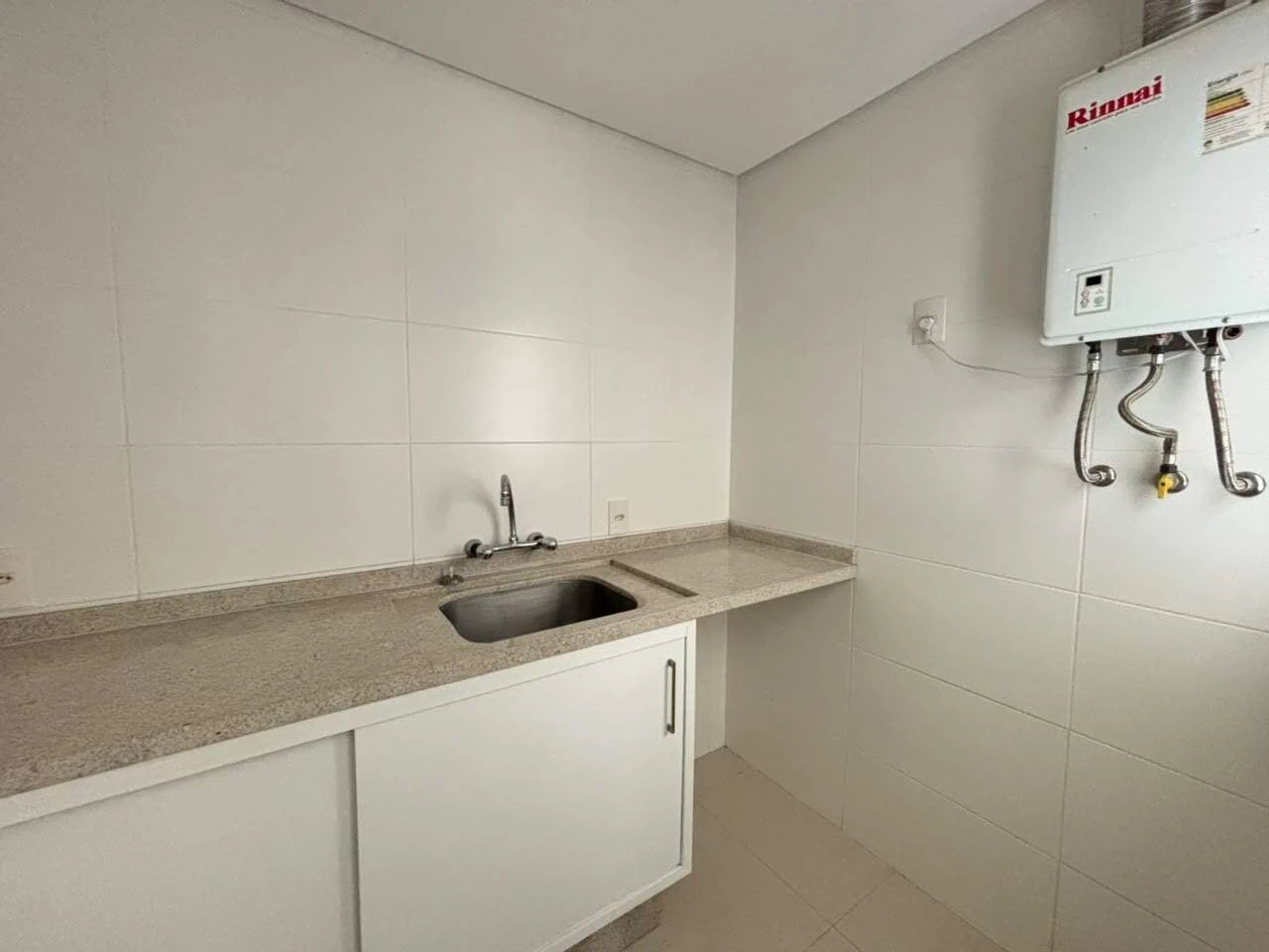 Glass-enclosed balcony in a 4-bedroom apartment, 127 m² — photo 21