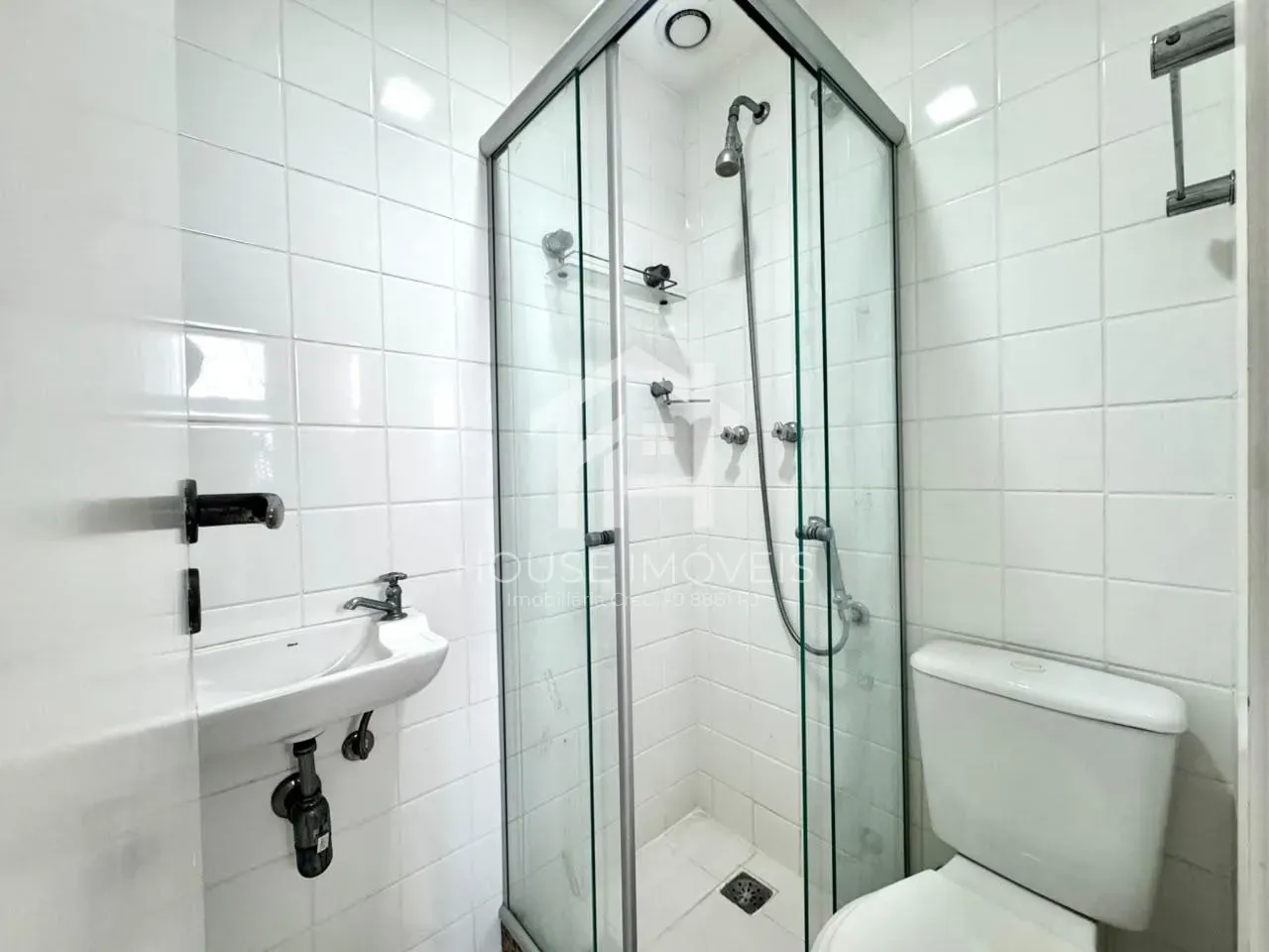 Furnished 3-bedroom apartment with 3 bathrooms — photo 15