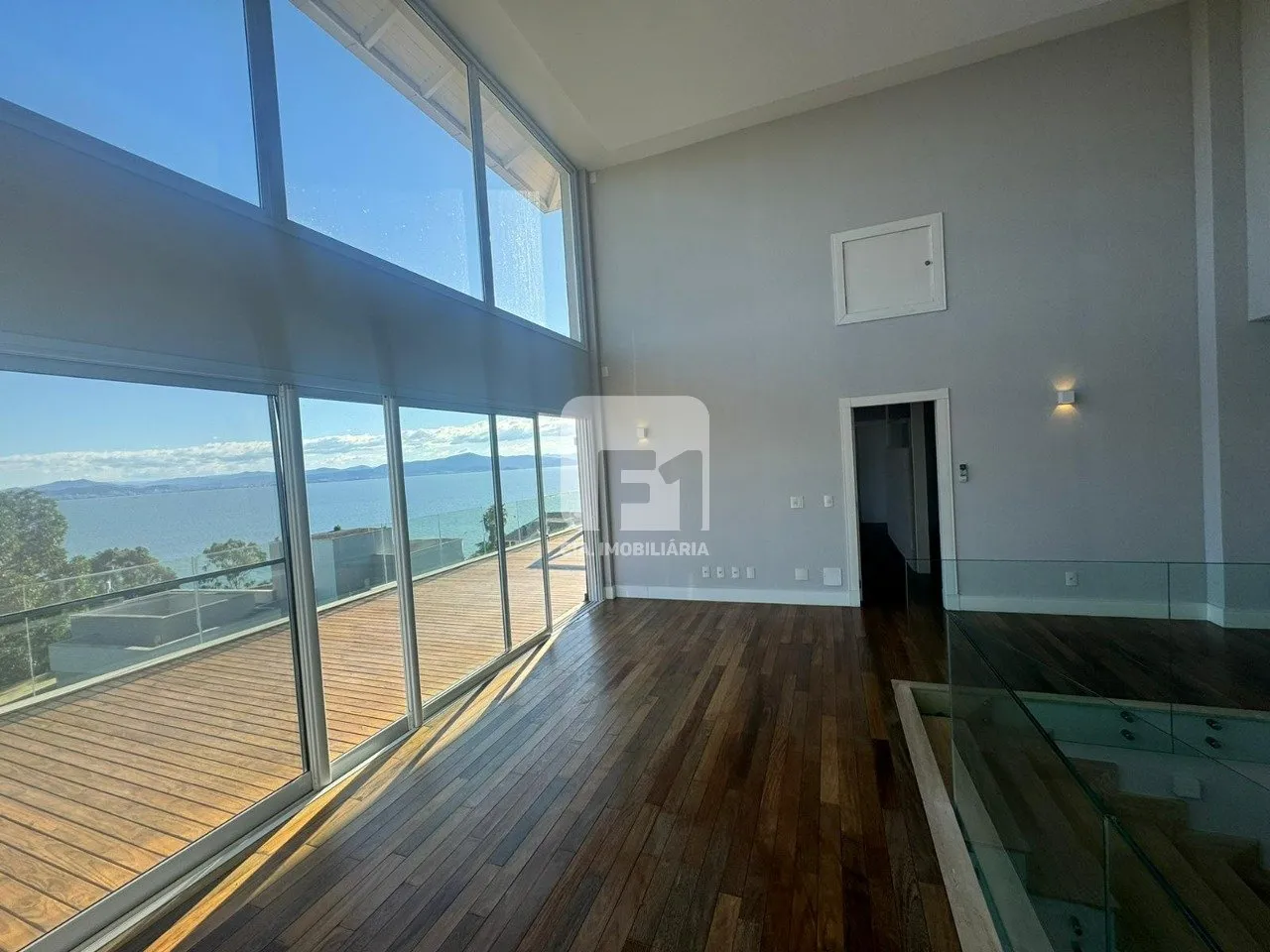 Furnished house with 7 bedrooms and a real desk