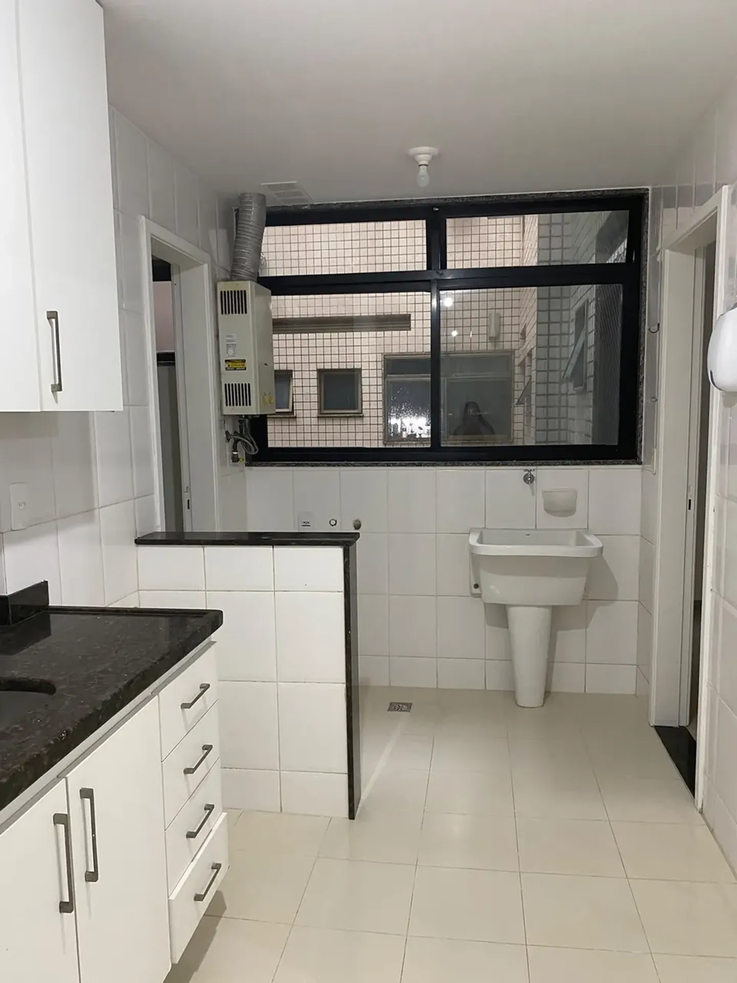 Unfurnished 3-bedroom apartment with balcony and 1 space — photo 10