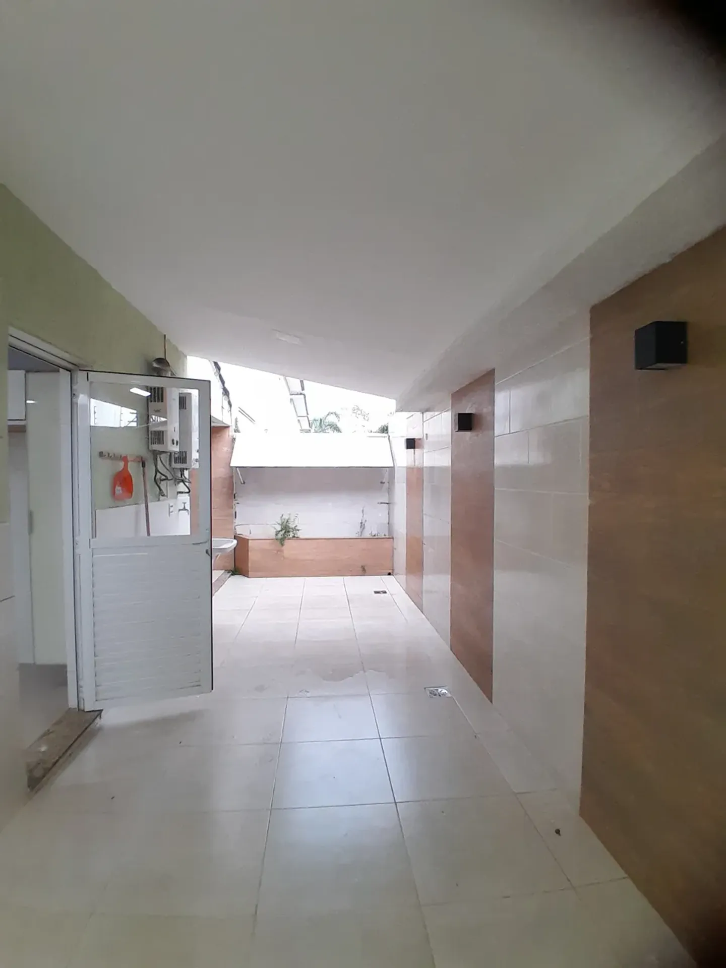House with 4 en-suite bedrooms and 3 parking spots — photo 46