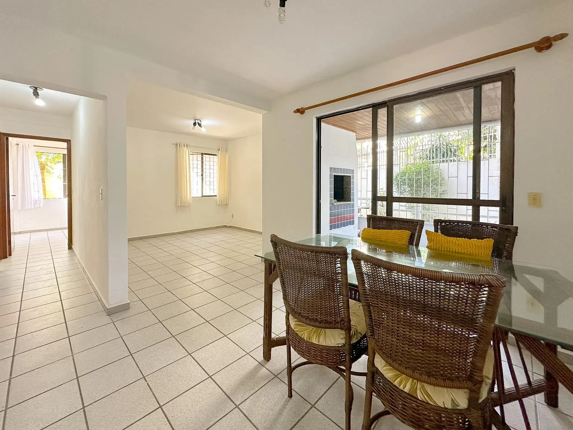 3-bedroom apartment with a grill on the balcony — photo 24