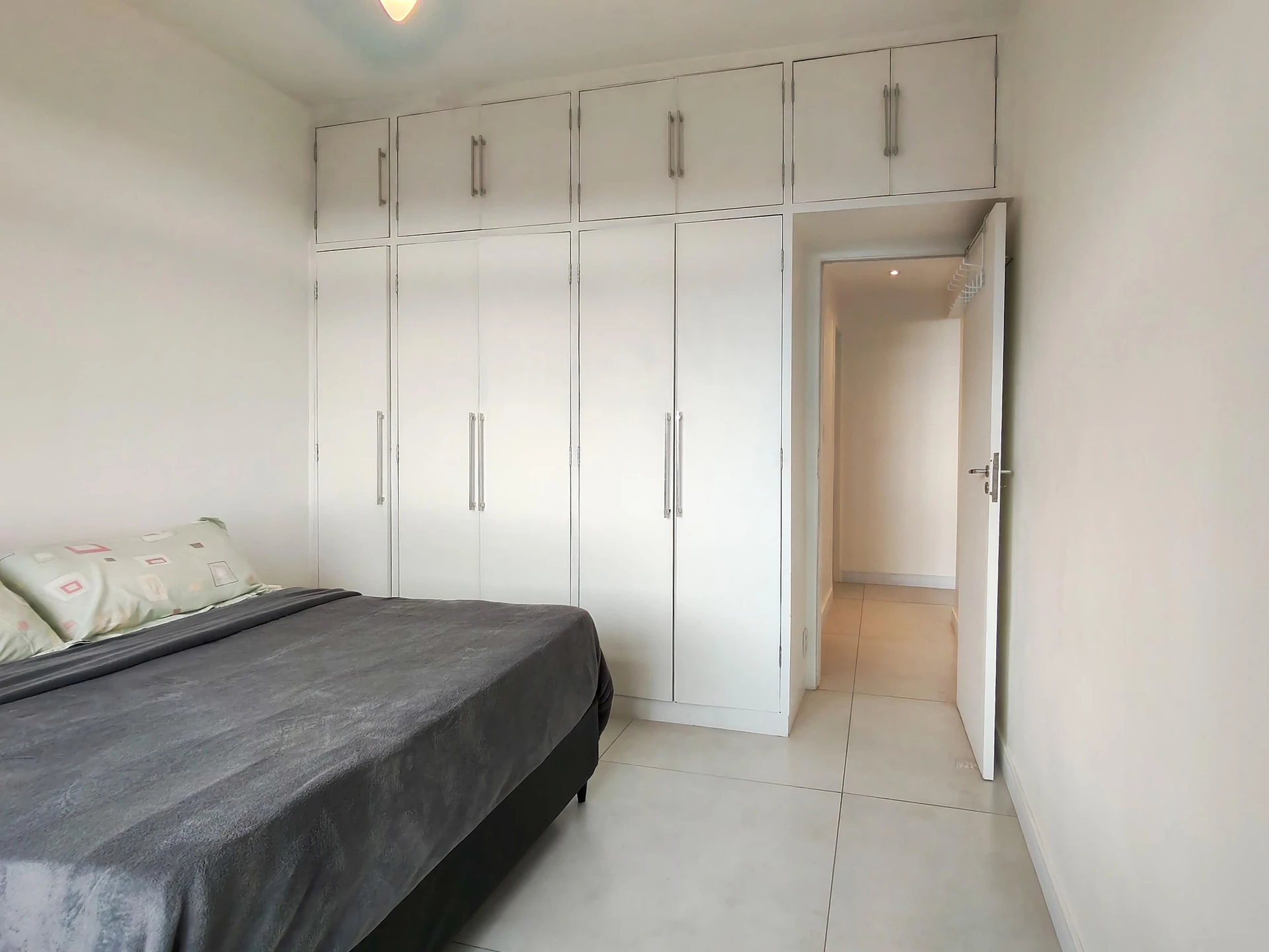 Apartamento mobiliado com cozinha americana e fogão a gás — photo 13