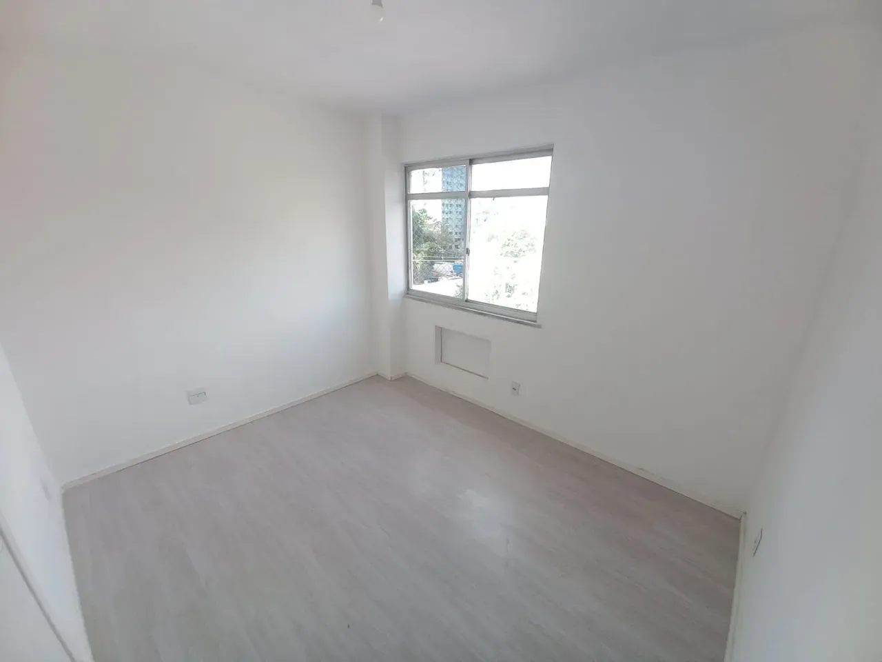 2-bedroom apartment with laundry area and 1 parking spot — photo 10