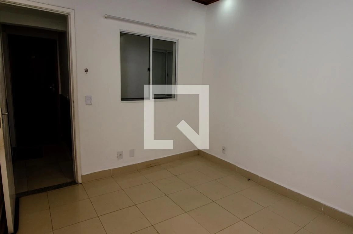 Unfurnished 1-bedroom apartment with a washing machine — photo 15
