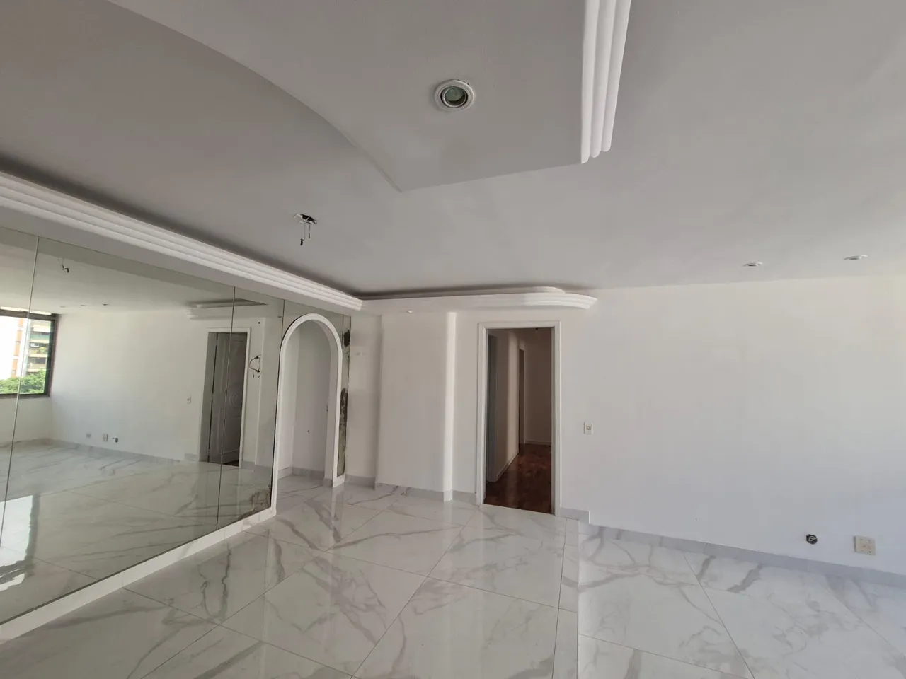 3-bedroom apartment with 3 bathrooms and city views — photo 7