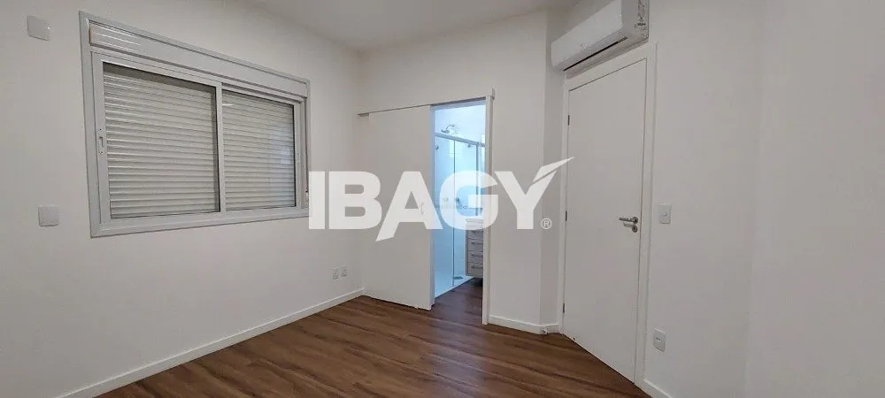 Apartamento de 2 dormitorios con cocina abierta y zona de lavado — photo 11