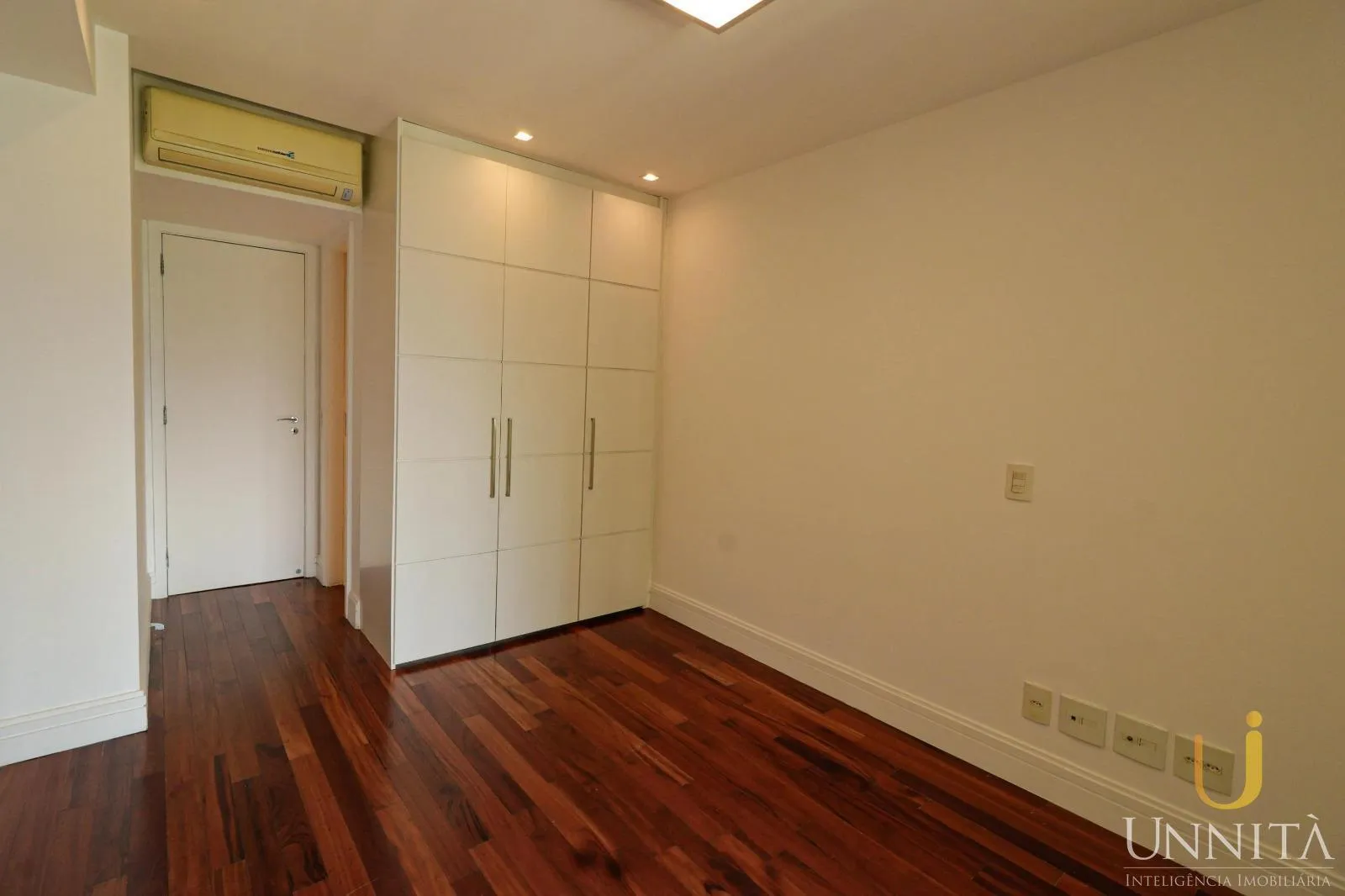 Вид на воду та 5 спалень: квартира 278 м² — photo 20