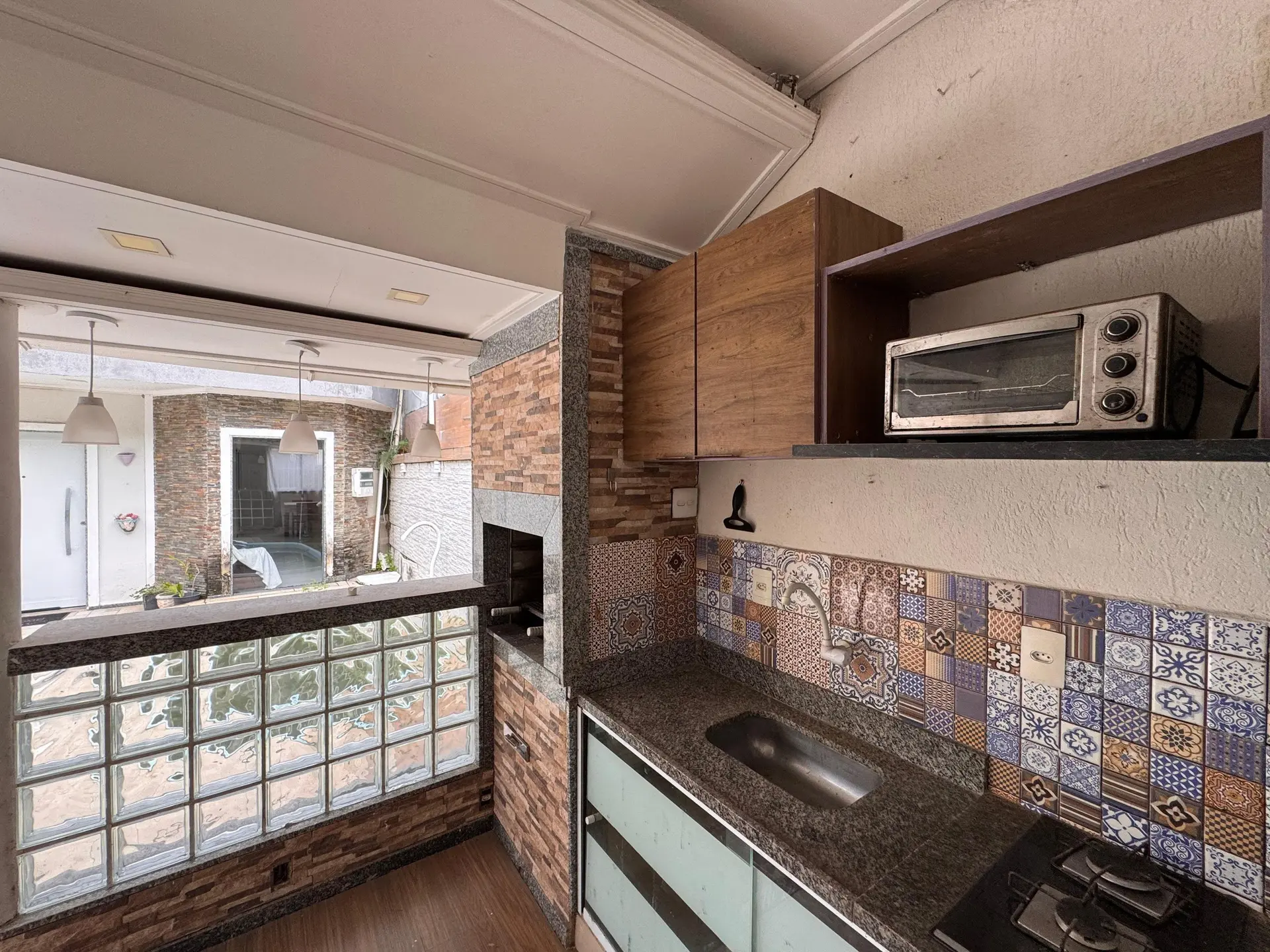 Furnished condo house with 3 bedrooms and laundry setup — photo 26