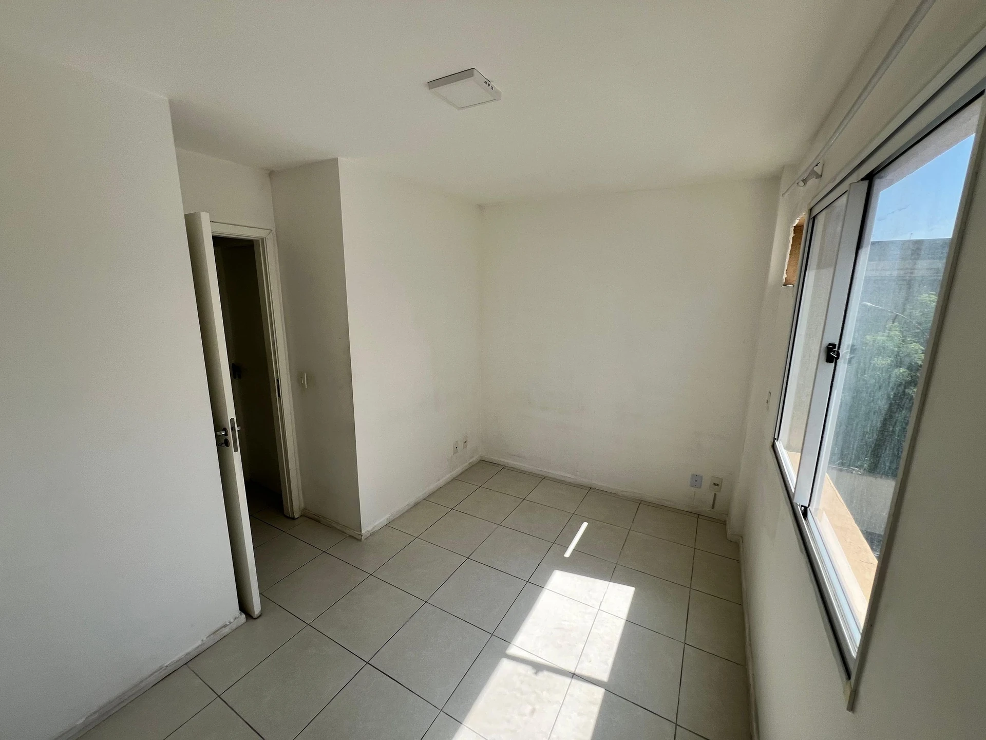 Furnished 2-bedroom apartment with condo pool access