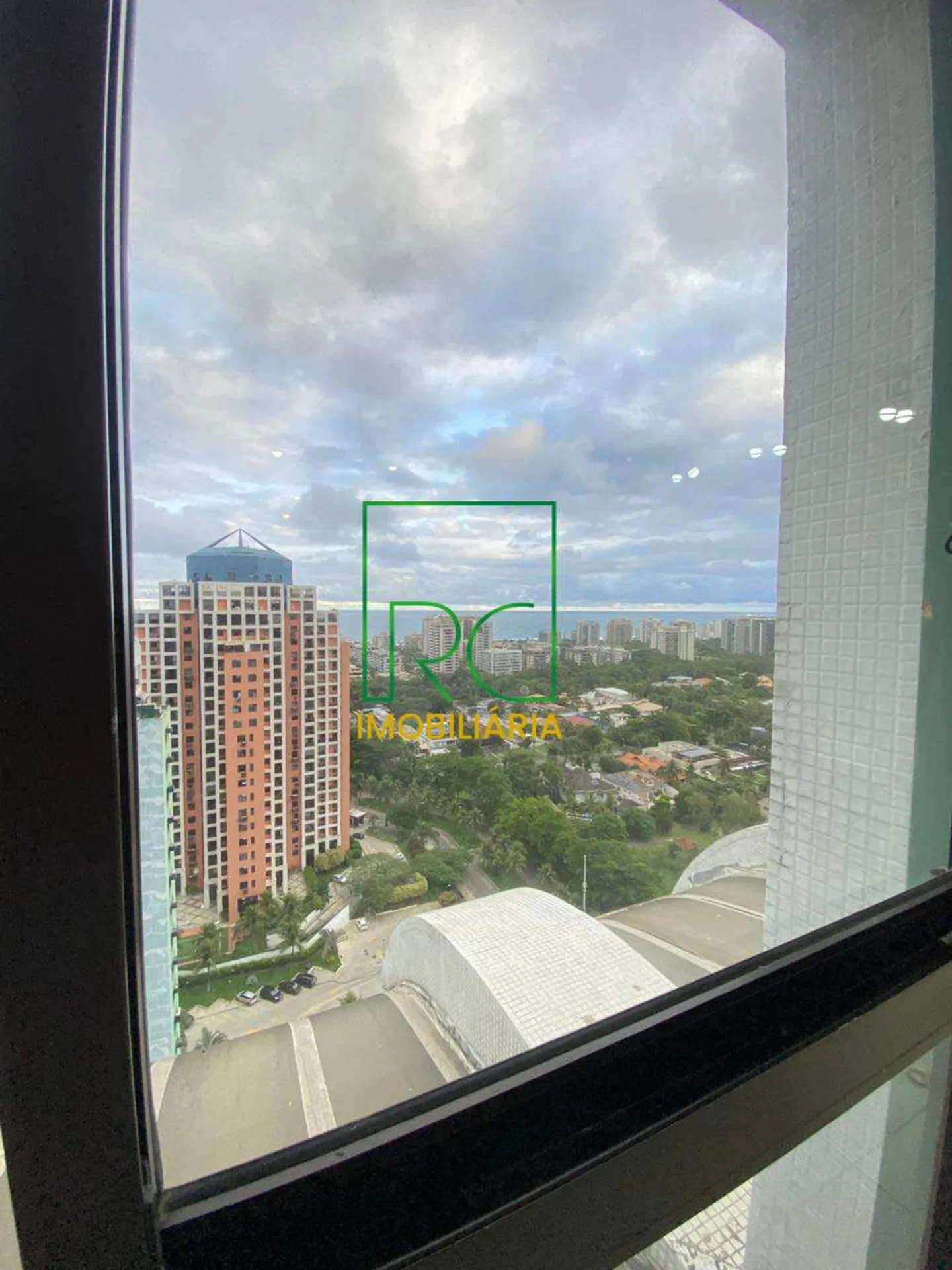 Unfurnished apartment with 3 bedrooms and water view — photo 11