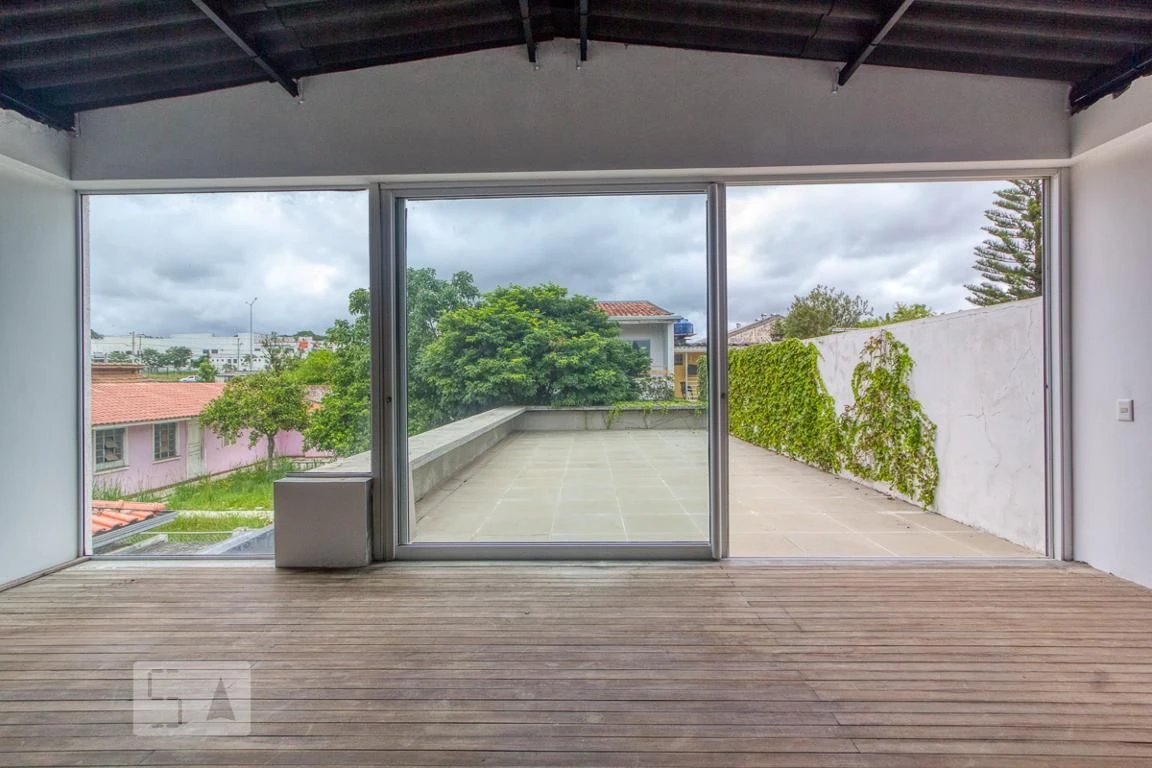 House with 3 bedrooms and 4 bathrooms with a closed kitchen — photo 65