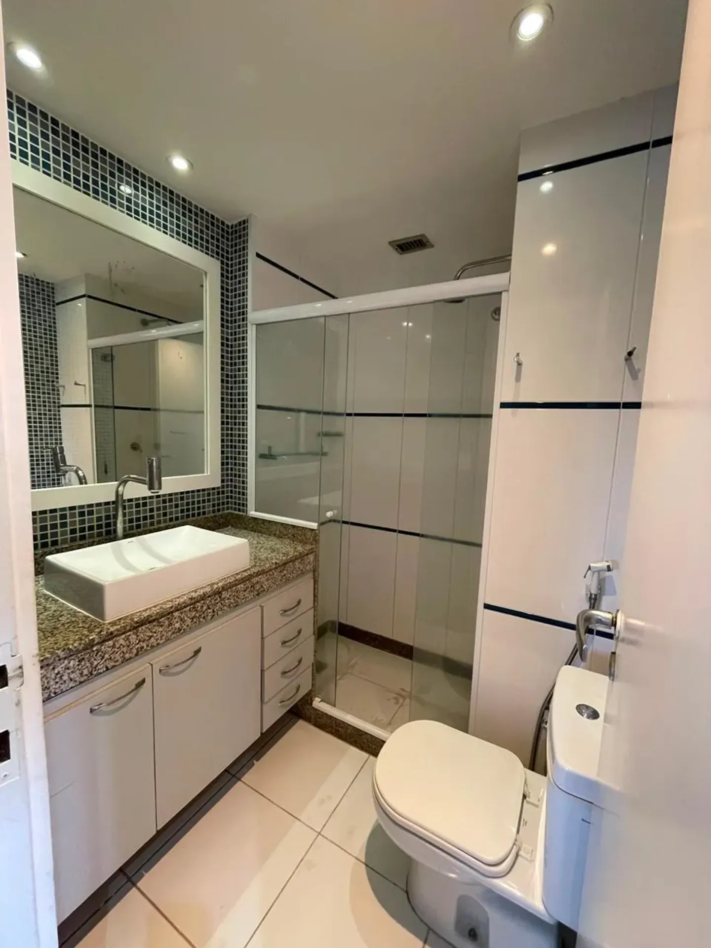 121 m² apartment with 3 bedrooms and 4 bathrooms — photo 18