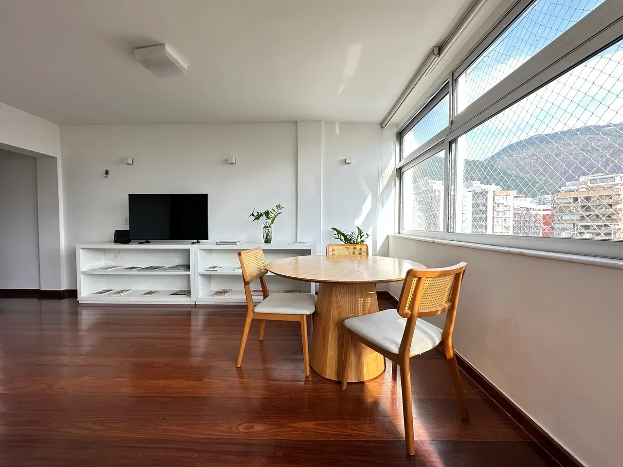 Apartment on the 4th floor with floor-to-ceiling windows — photo 38
