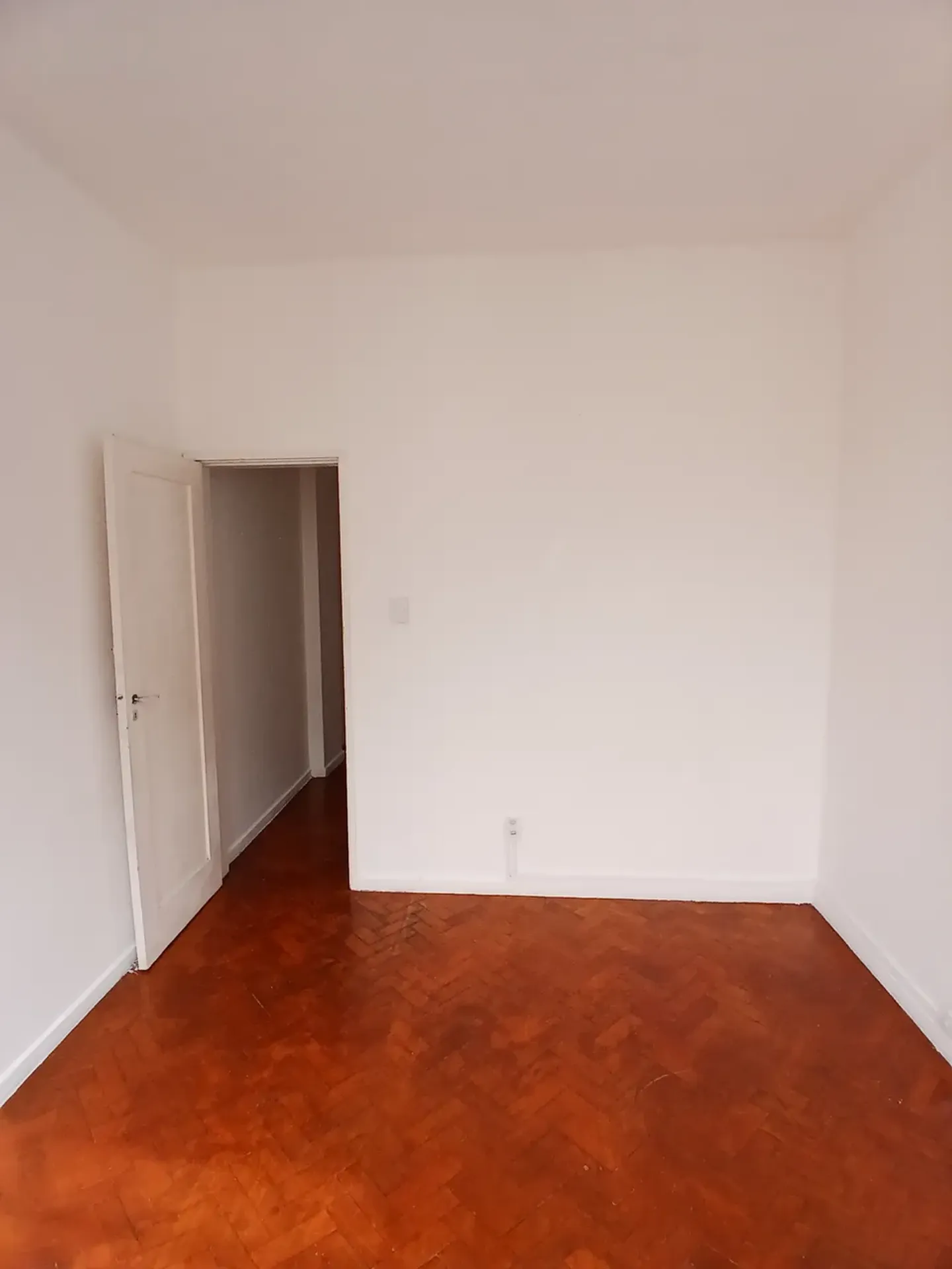 Departamento de 1 dormitorio con piso de madera o laminado — photo 3
