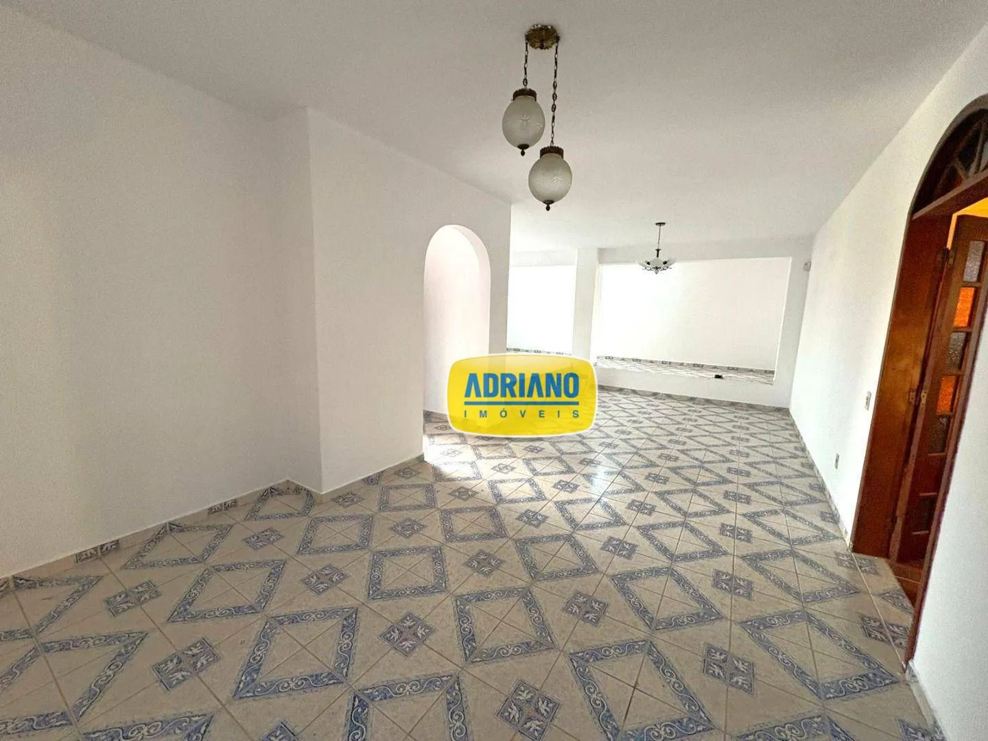 House with 5 bedrooms and 4 parking spaces, 400 m² — photo 7