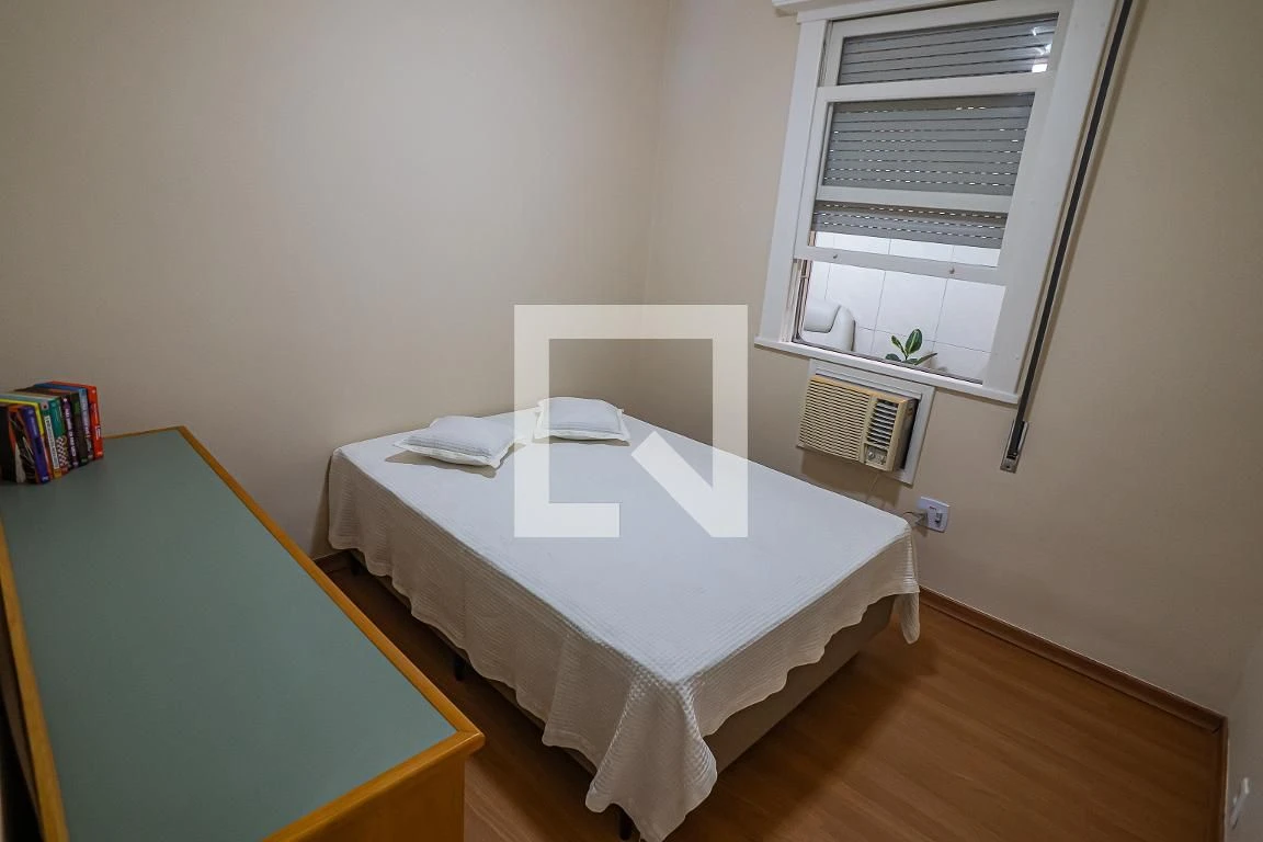 Furnished apartment with private garden and 2 bedrooms — photo 28