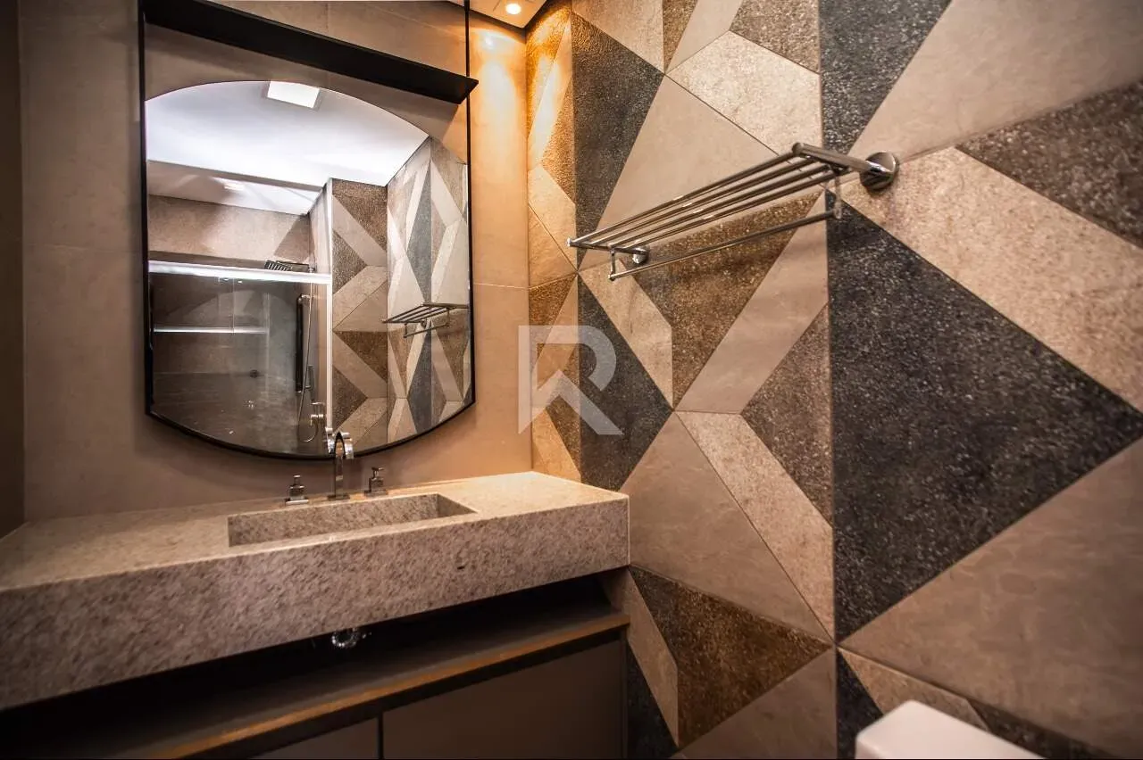 Apartment with 4 bedrooms, 3 en-suites and 463 m² — photo 37