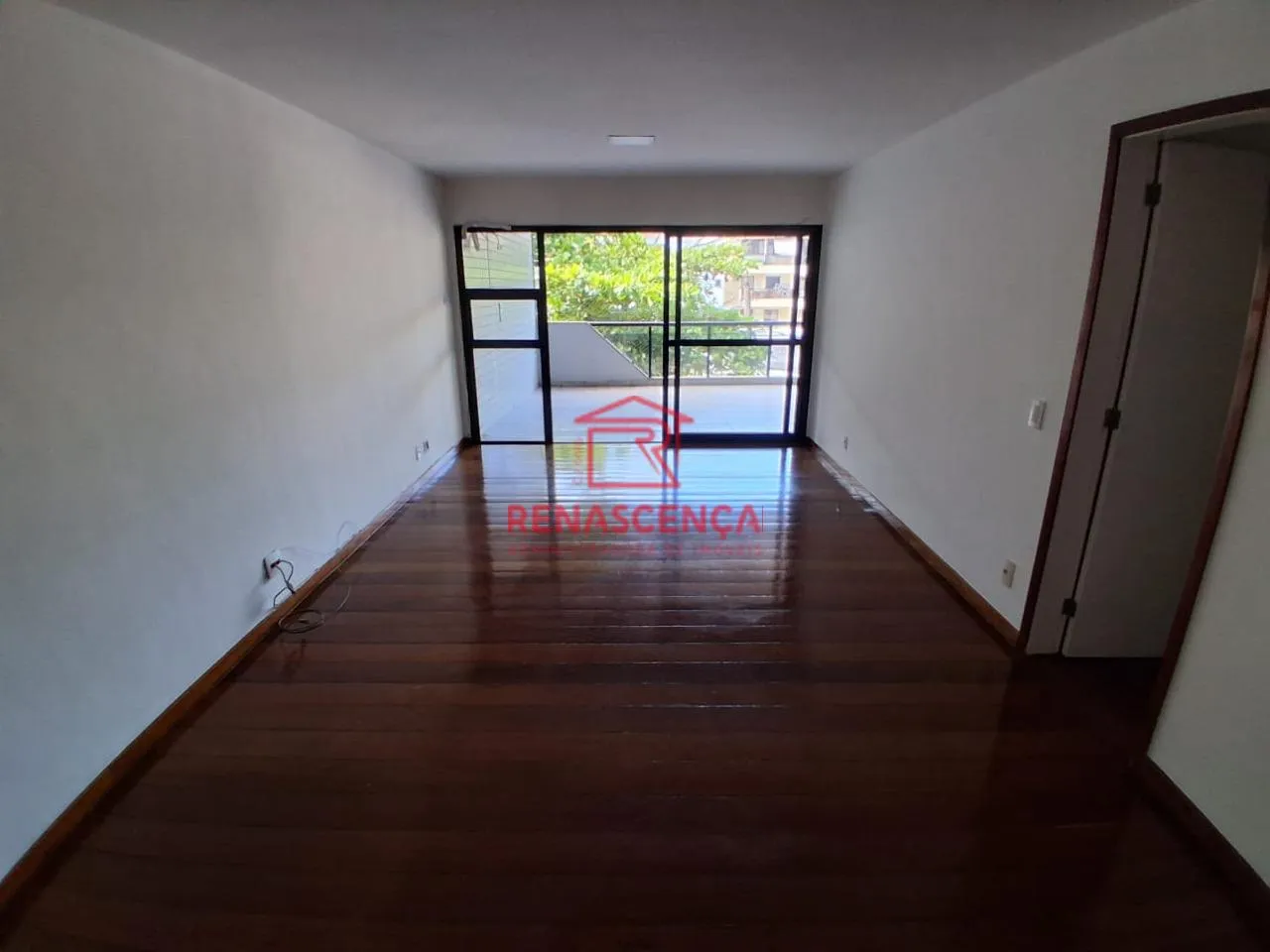 Apartamento sem mobília com 3 quartos, piso de madeira — photo 13