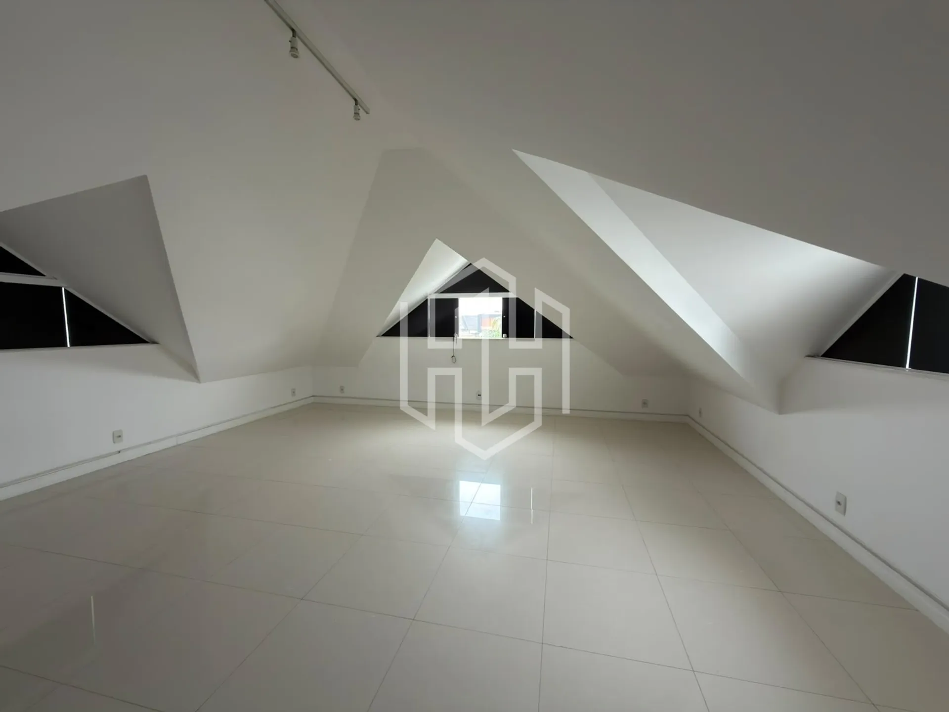 House, 220 m², with a grill on the balcony — photo 25