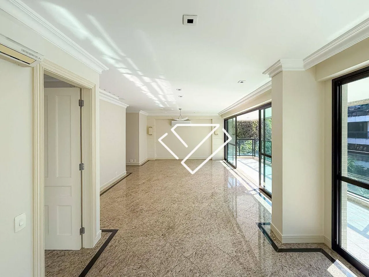 3-bedroom apartment with 165 m² and 3 parking spaces — photo 10