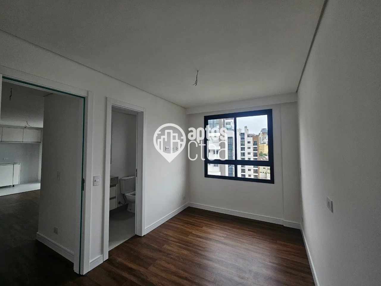 Дерев'яна підлога або ламінат та 2 спальні: квартира 75 м² — photo 3