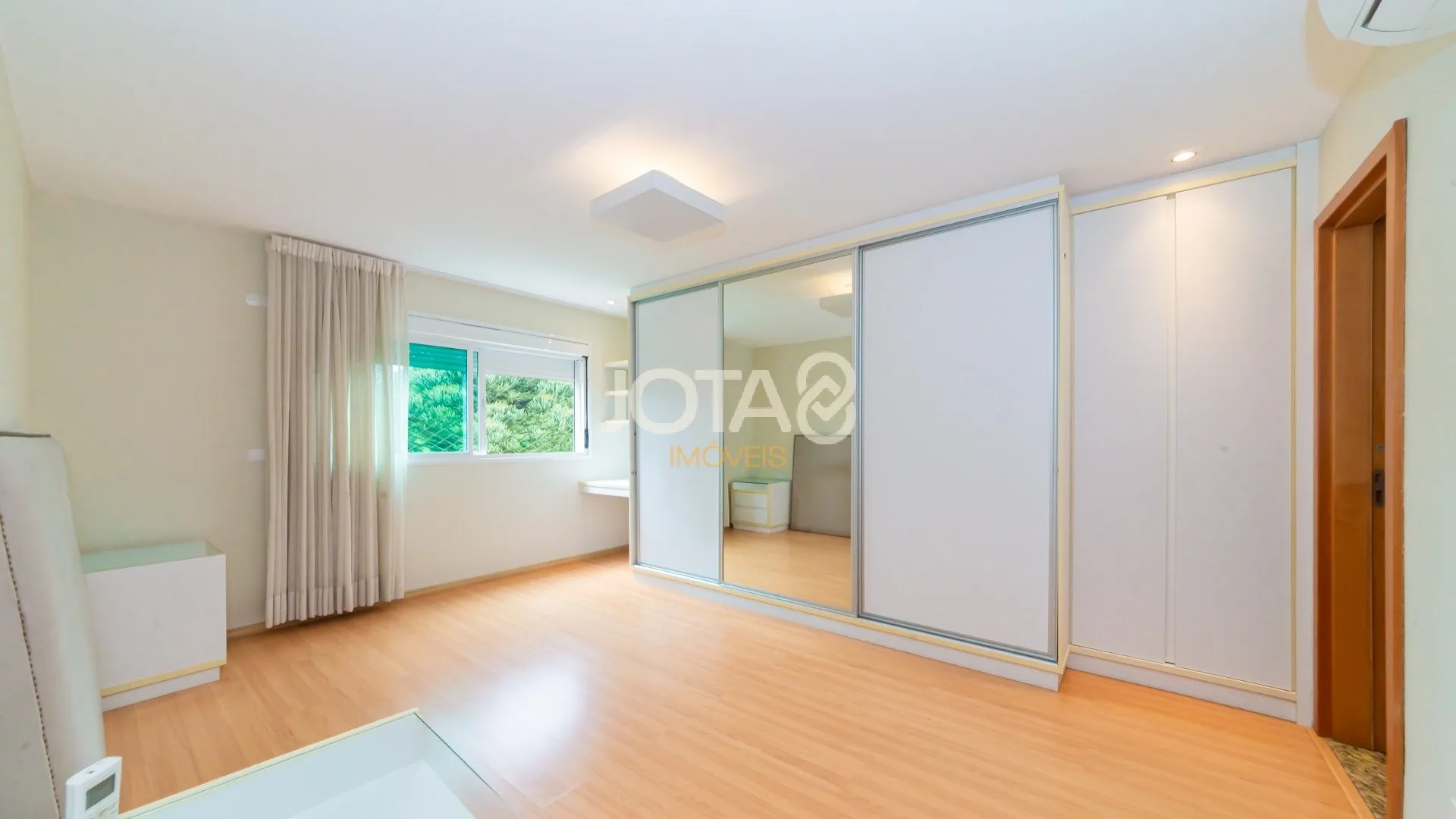 3-bedroom apartment in a building with a gym — photo 31