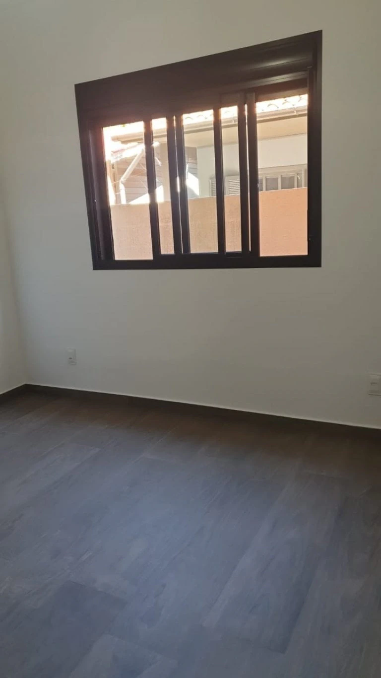 Wood or laminate floors in a 3-bedroom house, 84 m² — photo 6