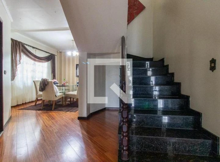 Rental house with 4 bedrooms and 287 m² — photo 2