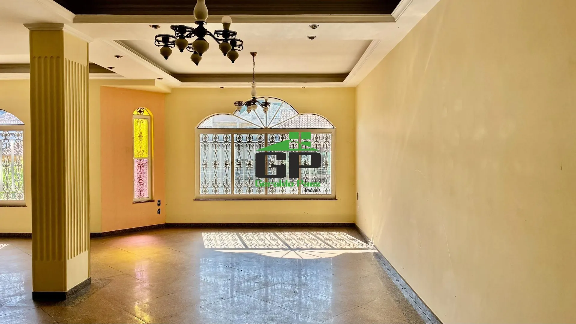 House with 4 bedrooms and 4 bathrooms, separate kitchen — photo 37
