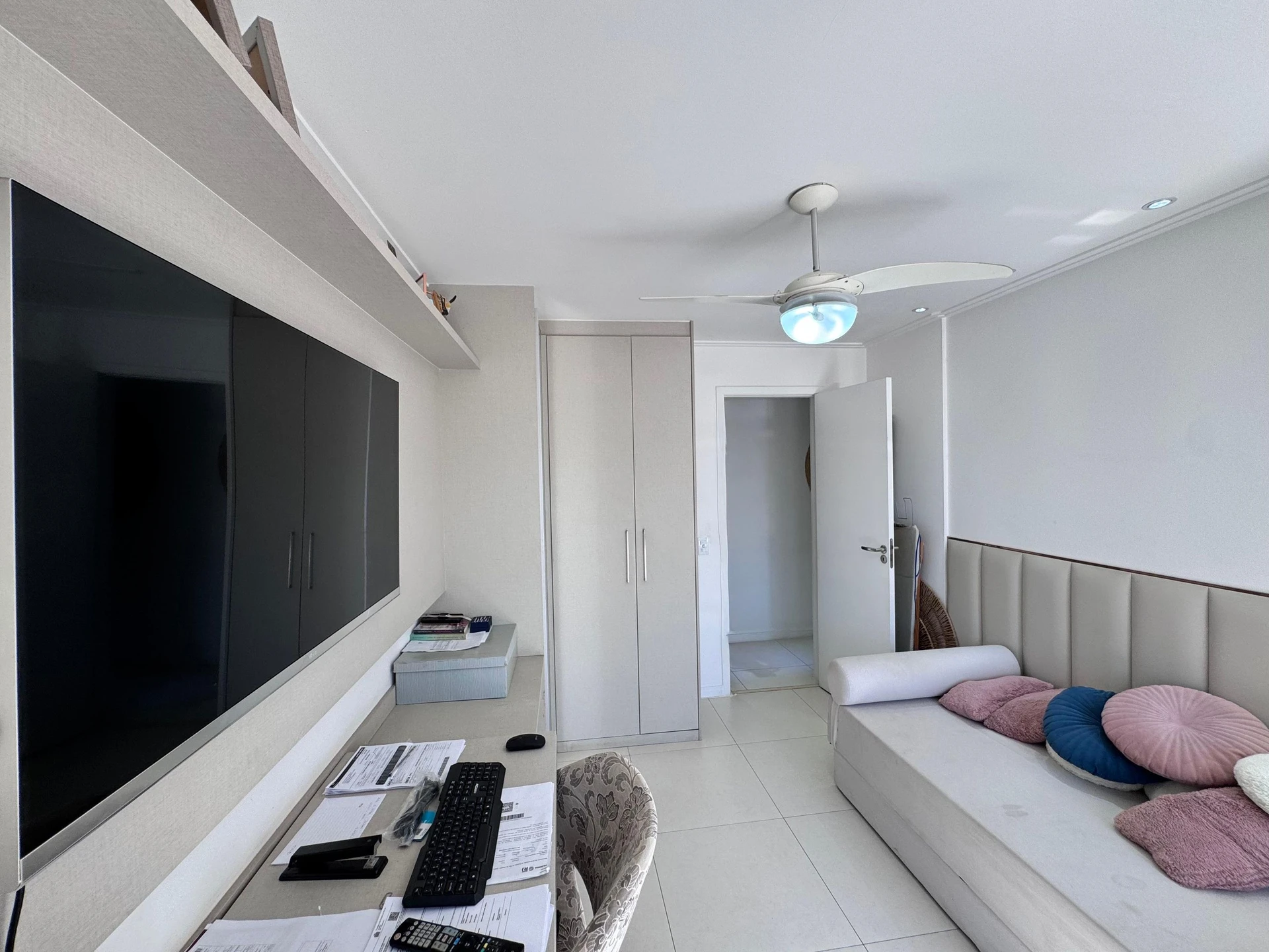 Furnished apartment with 3 bedrooms and 2 parking spaces — photo 20