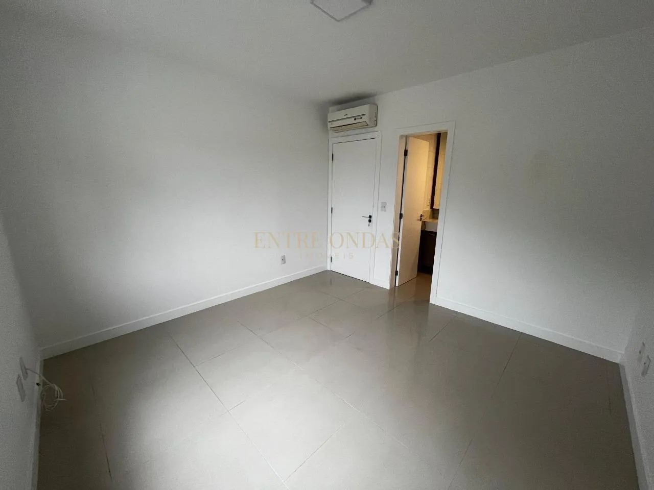 Apartment, 90 m², with a glass-enclosed balcony — photo 35