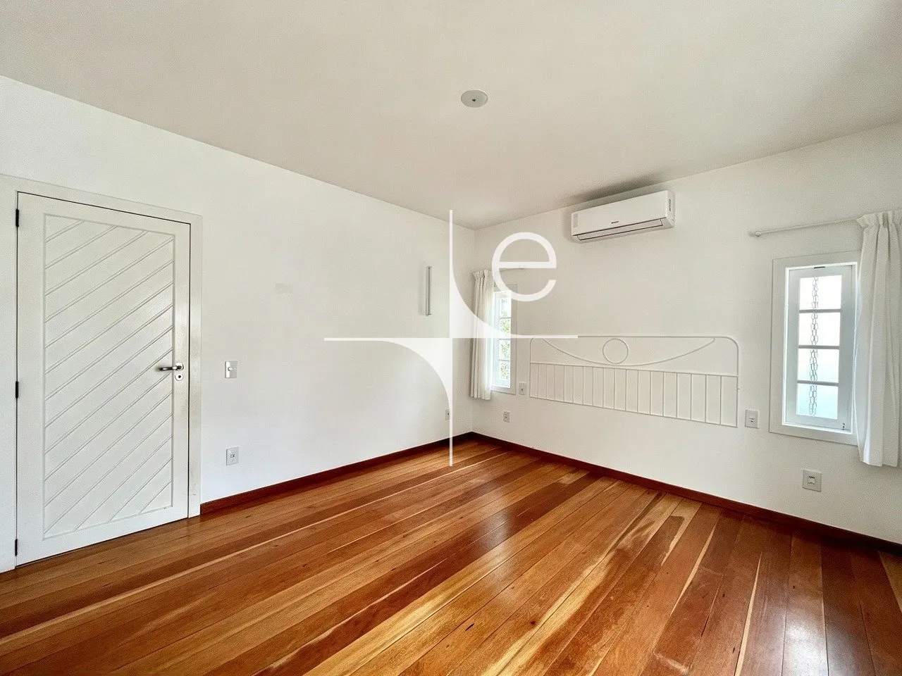 Water view in a 3-bedroom house, 220 m² — photo 9