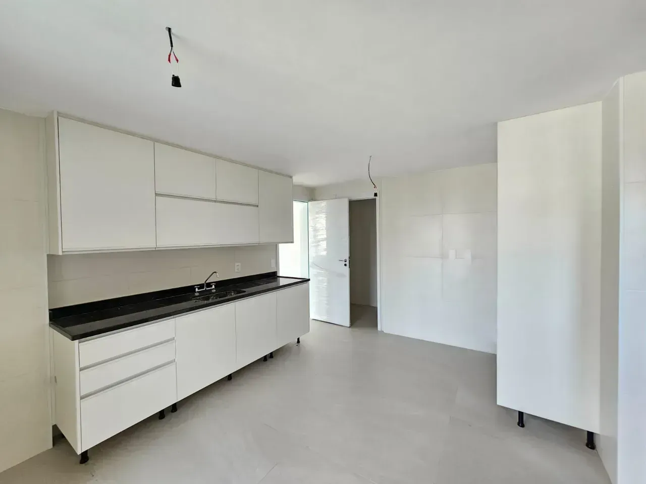 Apartment with open-plan kitchen and 4 bedrooms — photo 4
