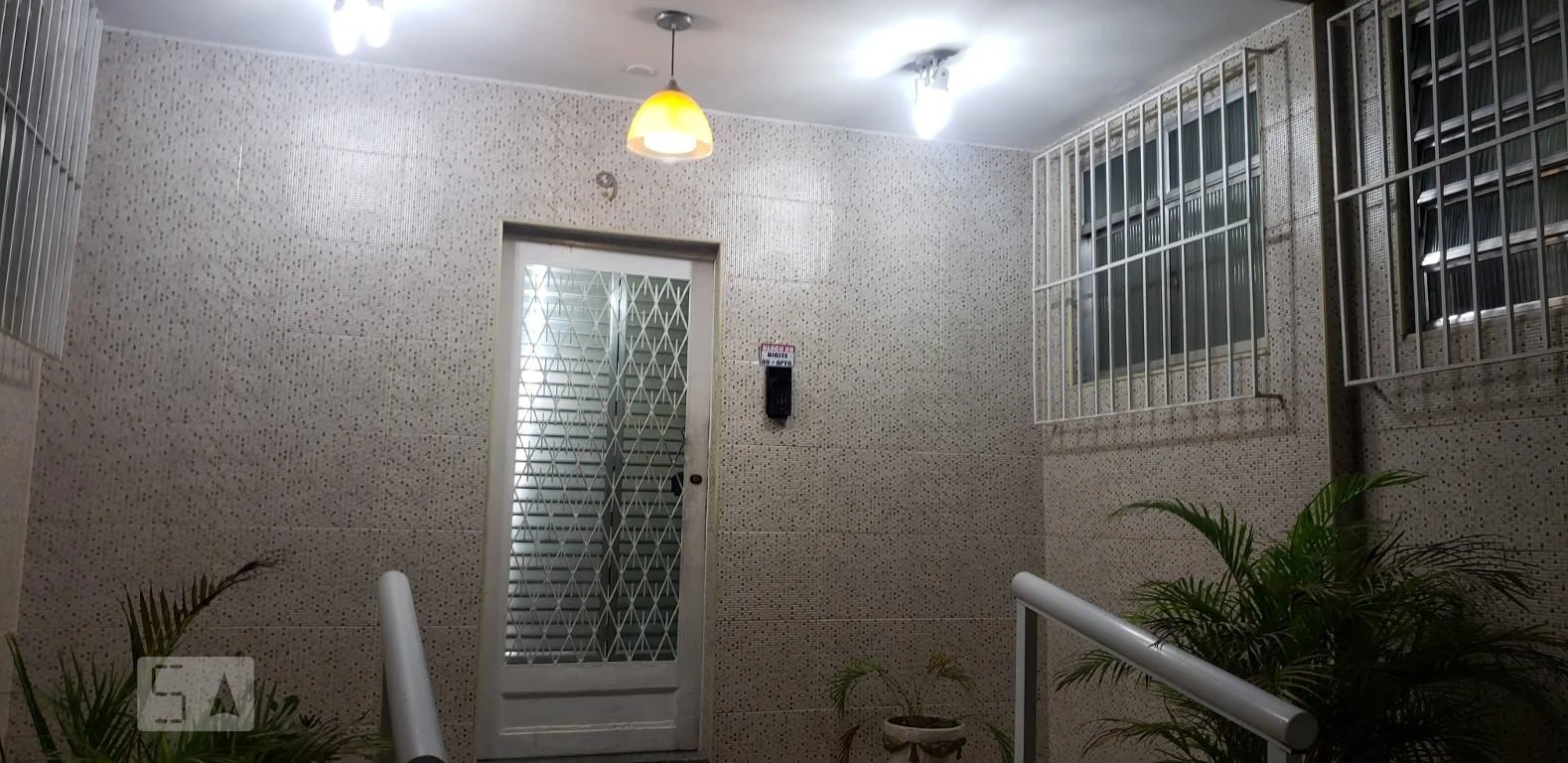 2-bedroom apartment in a building with a gym — photo 6