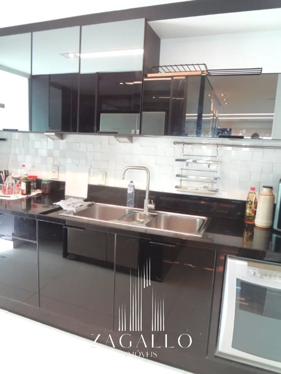 Furnished apartment with open-plan kitchen and 3 bedrooms — photo 2