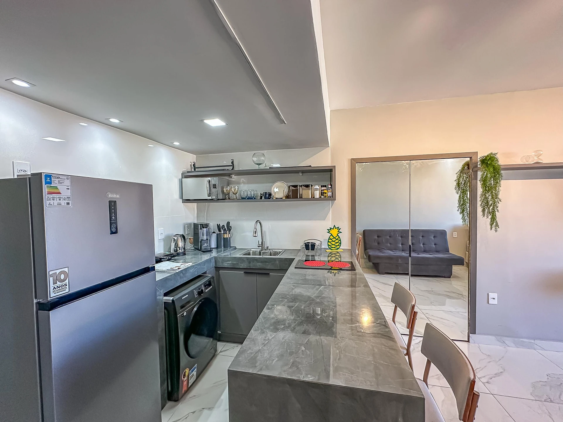 Furnished studio with 1 bedroom and 1 bathroom — photo 9
