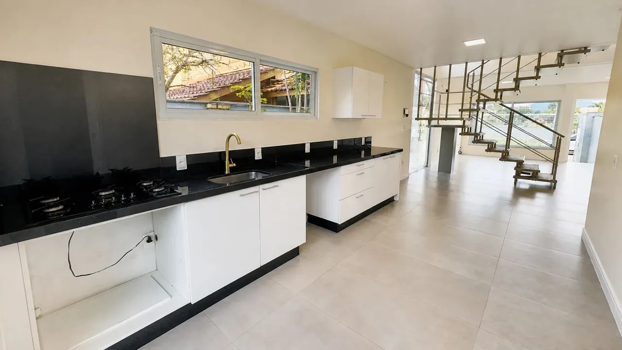 Washing machine in a 4-bedroom house, 200 m² — photo 2