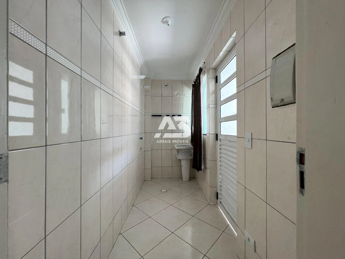 4-bedroom house with a washing machine in Curitiba — photo 2