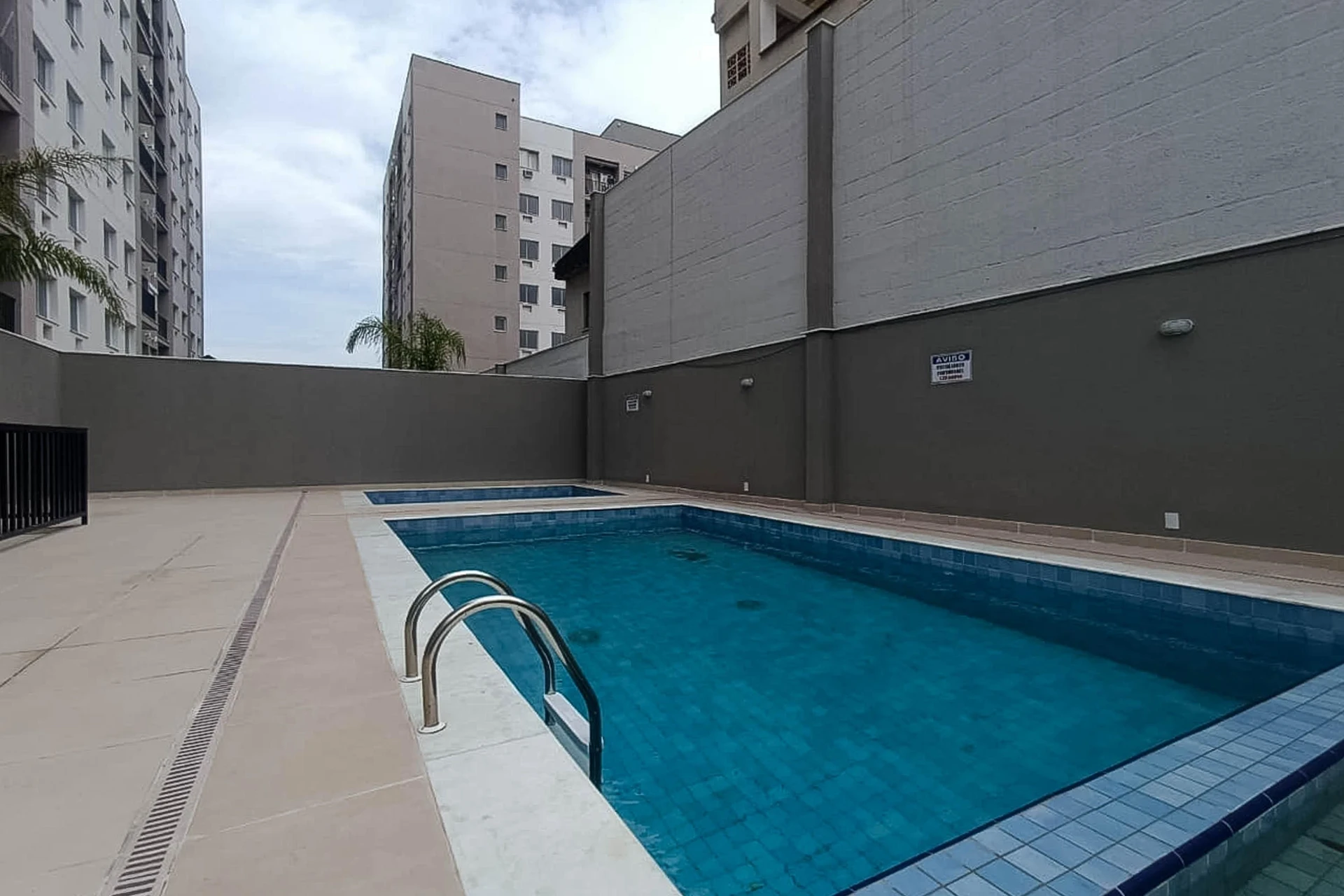 2-bedroom apartment in a building with a gym — photo 14