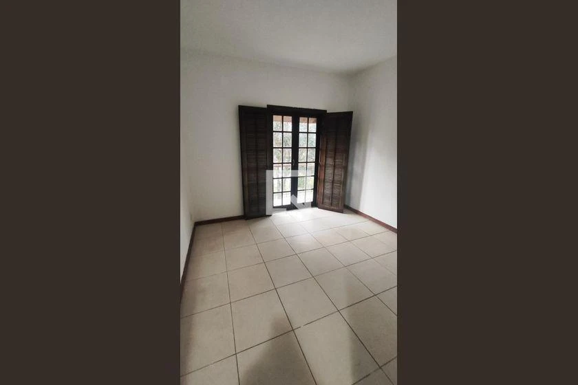 House with 3 bedrooms, 4 bathrooms and 360 m² — photo 27