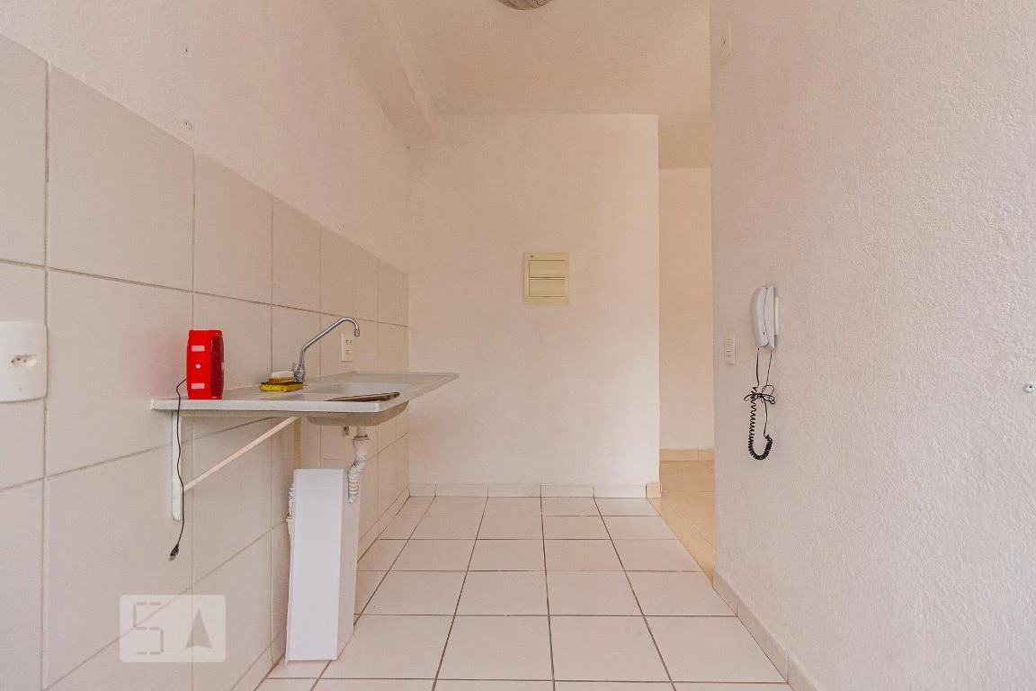 Apartamento sem mobília com cozinha fechada e 2 quartos — photo 35