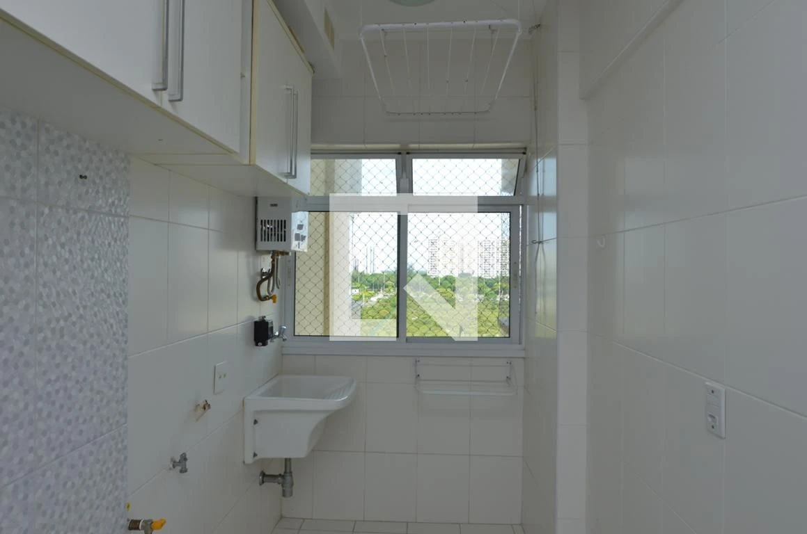 Квартира 80 м² із заскленим балконом та робочим місцем — photo 12