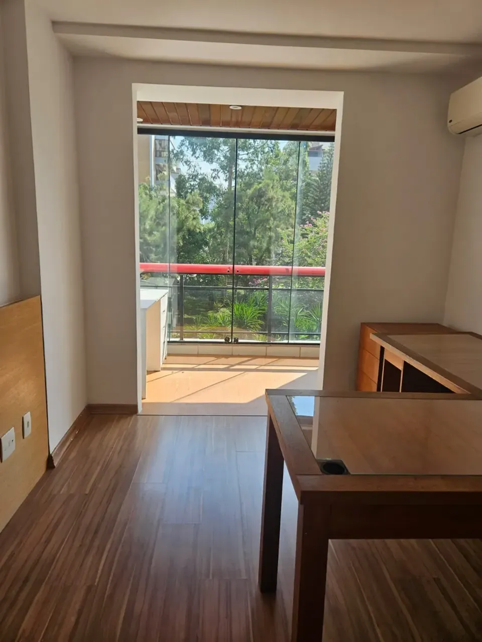 3-bedroom apartment with a glazed glass-in balcony — photo 13