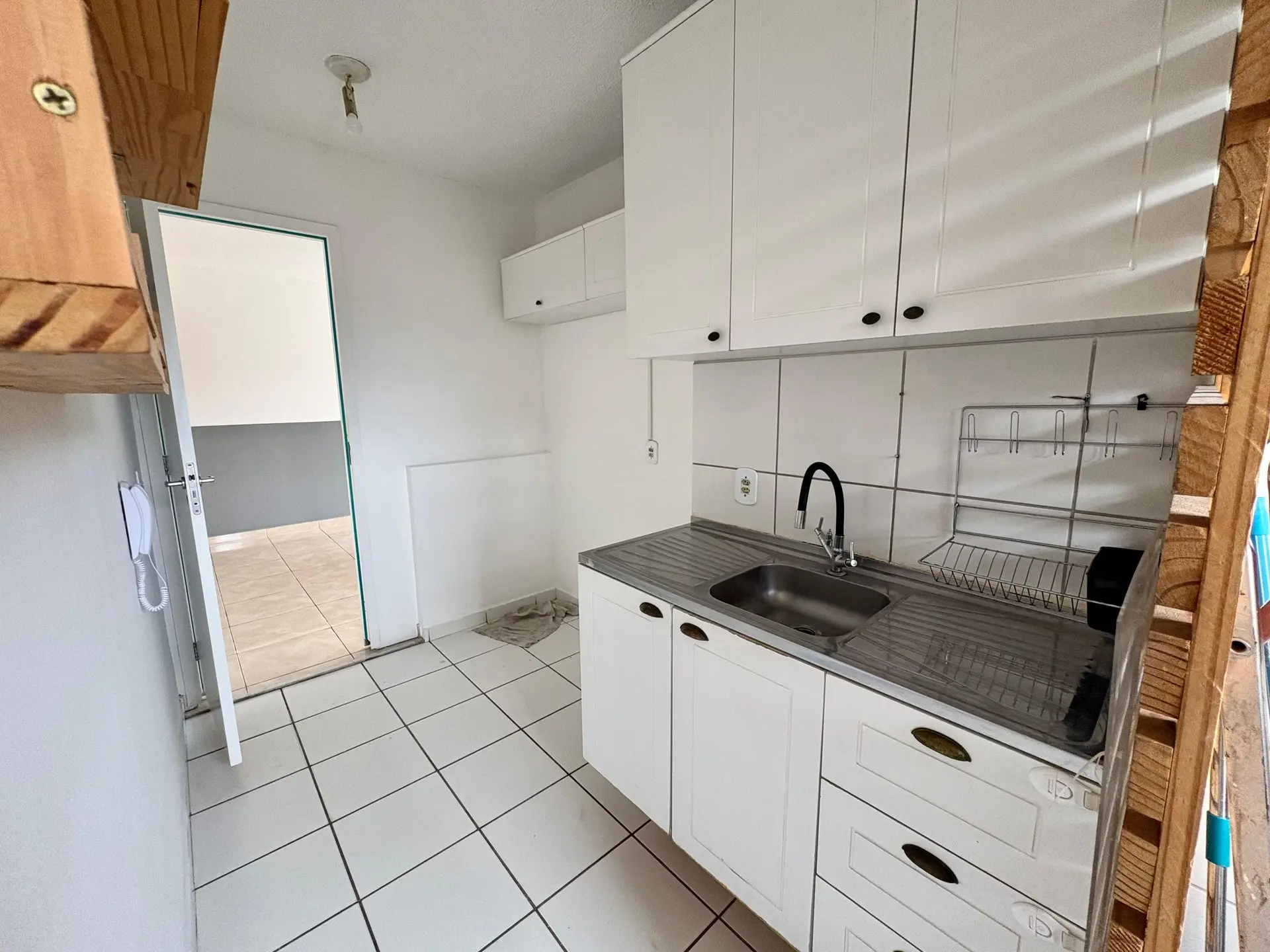 2-bedroom apartment with a mountain view — photo 19