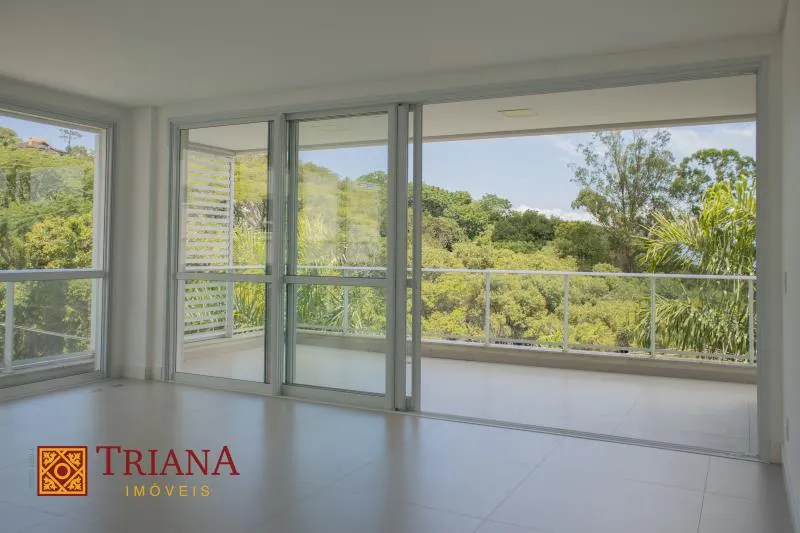 4-bedroom apartment with a water view in Florianópolis — photo 24