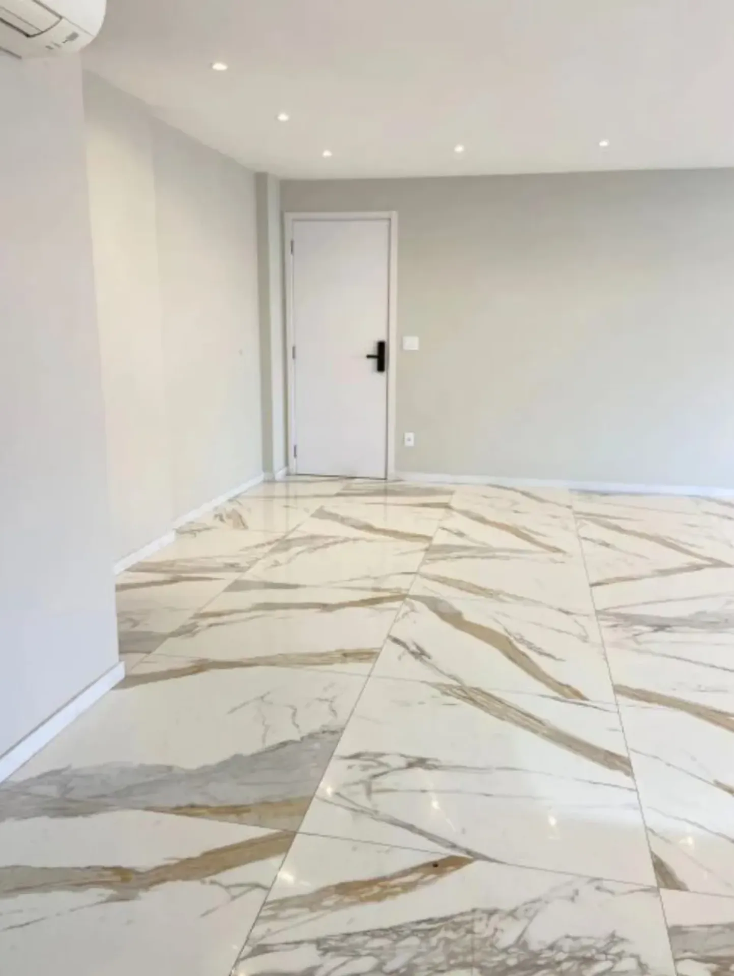 Duplex com 4 quartos, cozinha aberta a gás e 340 m² — photo 3