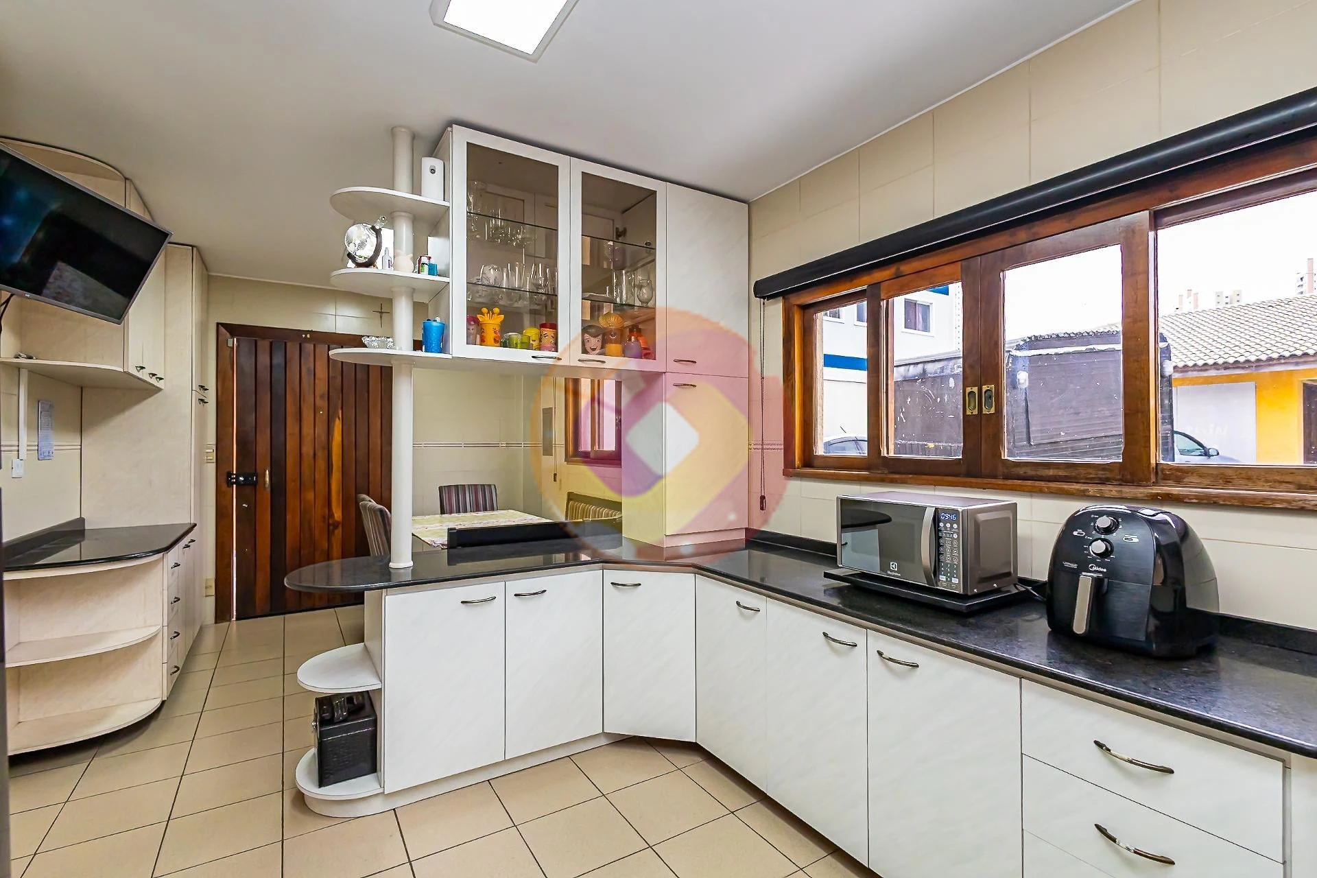 3-bedroom house with a washing machine in Curitiba — photo 10